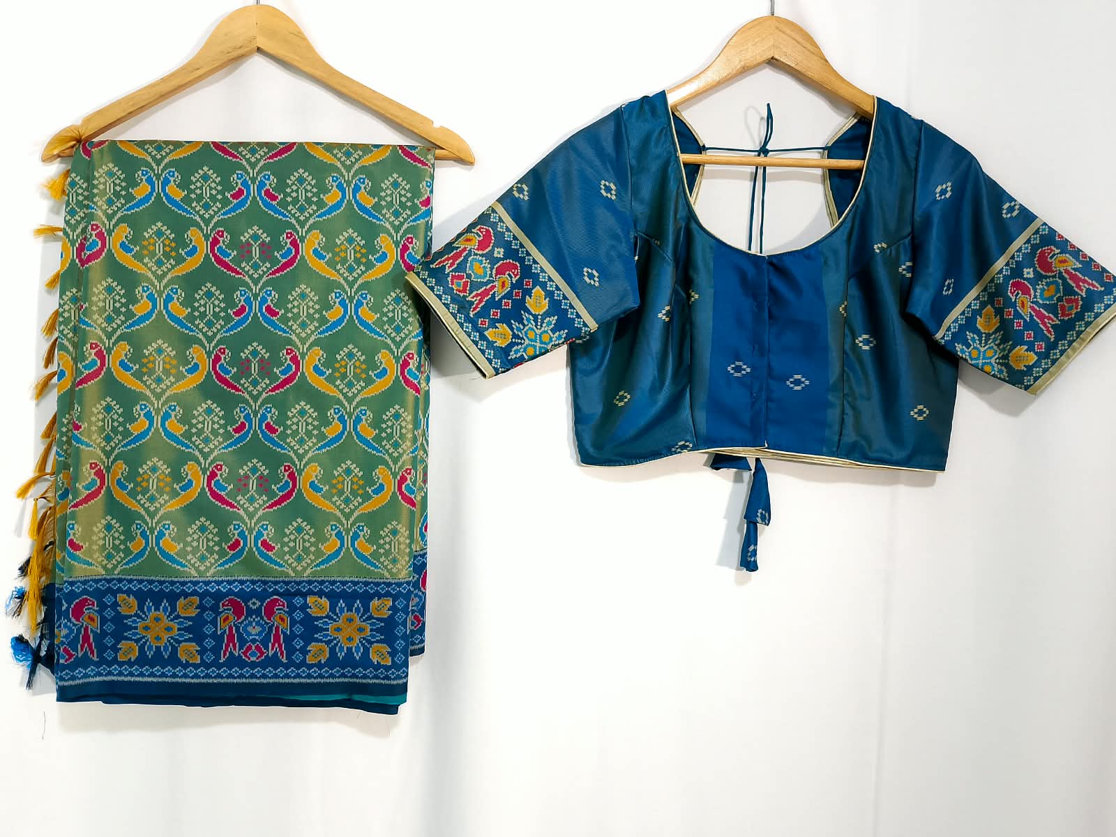 N1226: Ready To Ship Beautiful Saree With Stitched Blouse