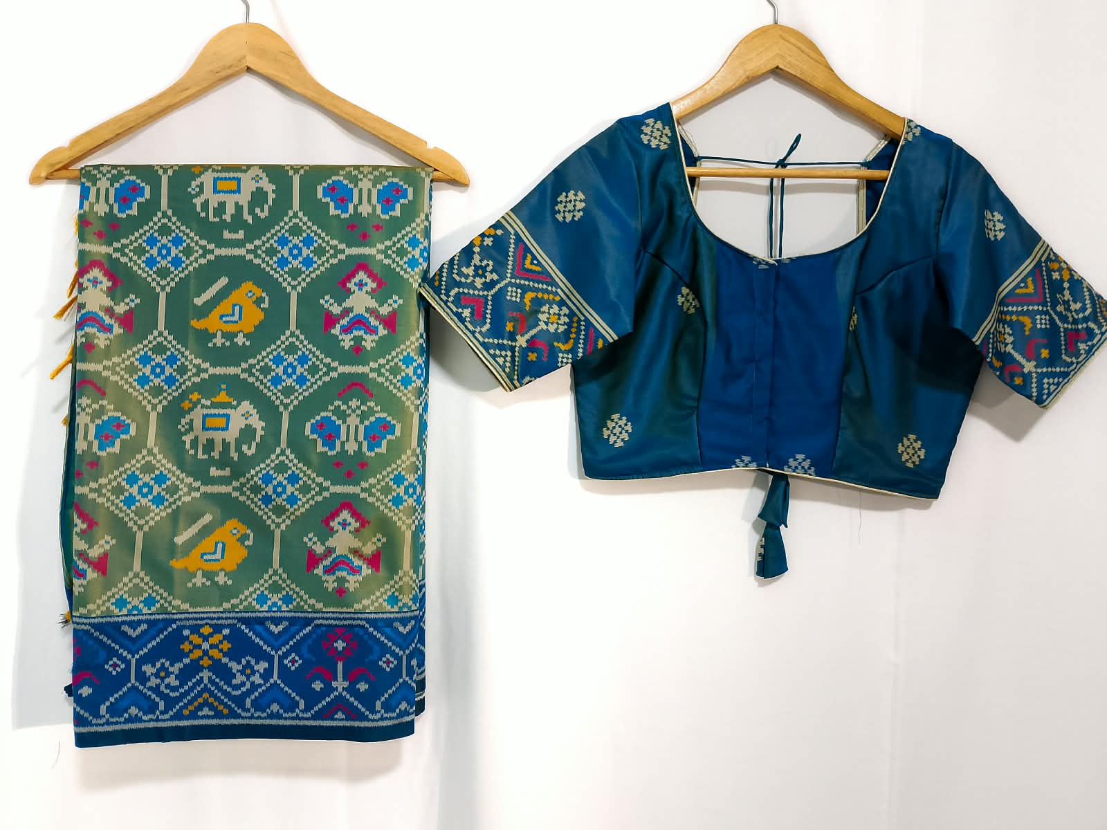 N1222: Ready To Ship Beautiful Saree With Stitched Blouse