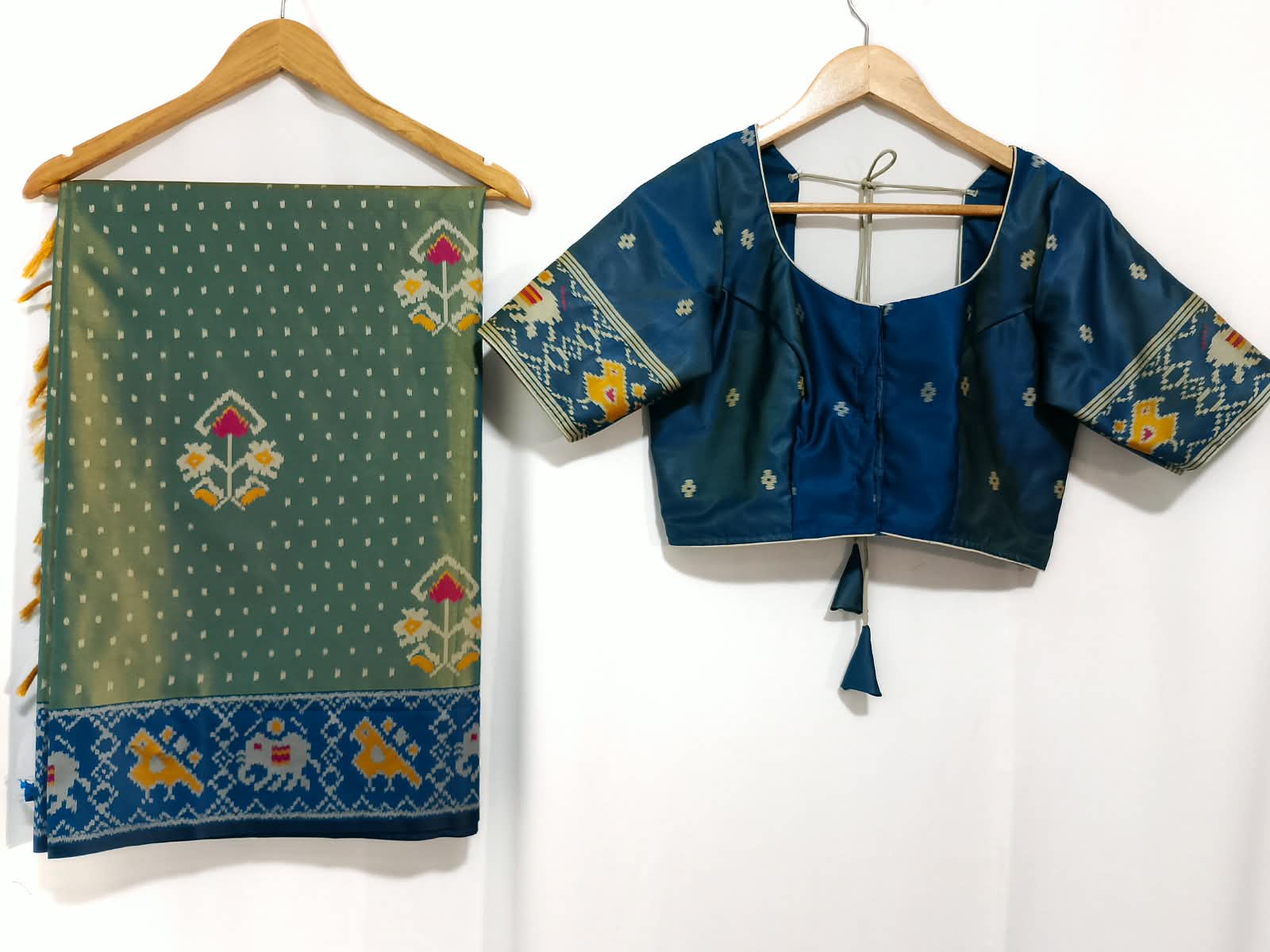 N1218: Ready To Ship Beautiful Saree With Stitched Blouse