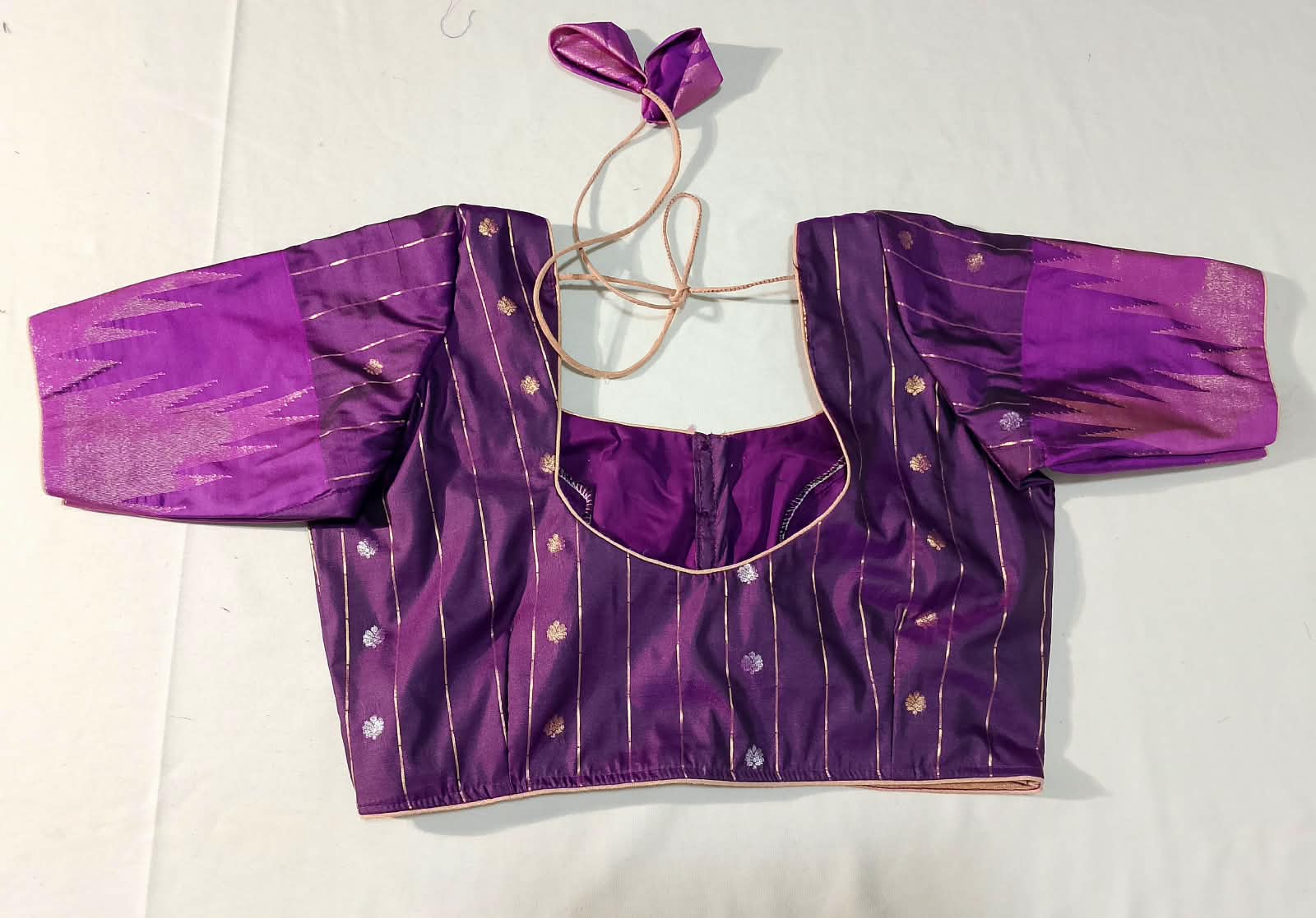 N1309 : Ready To Ship Beautiful Saree With Stitched Blouse N1309 : Ready To Ship Beautiful Saree With Stitched Blouse