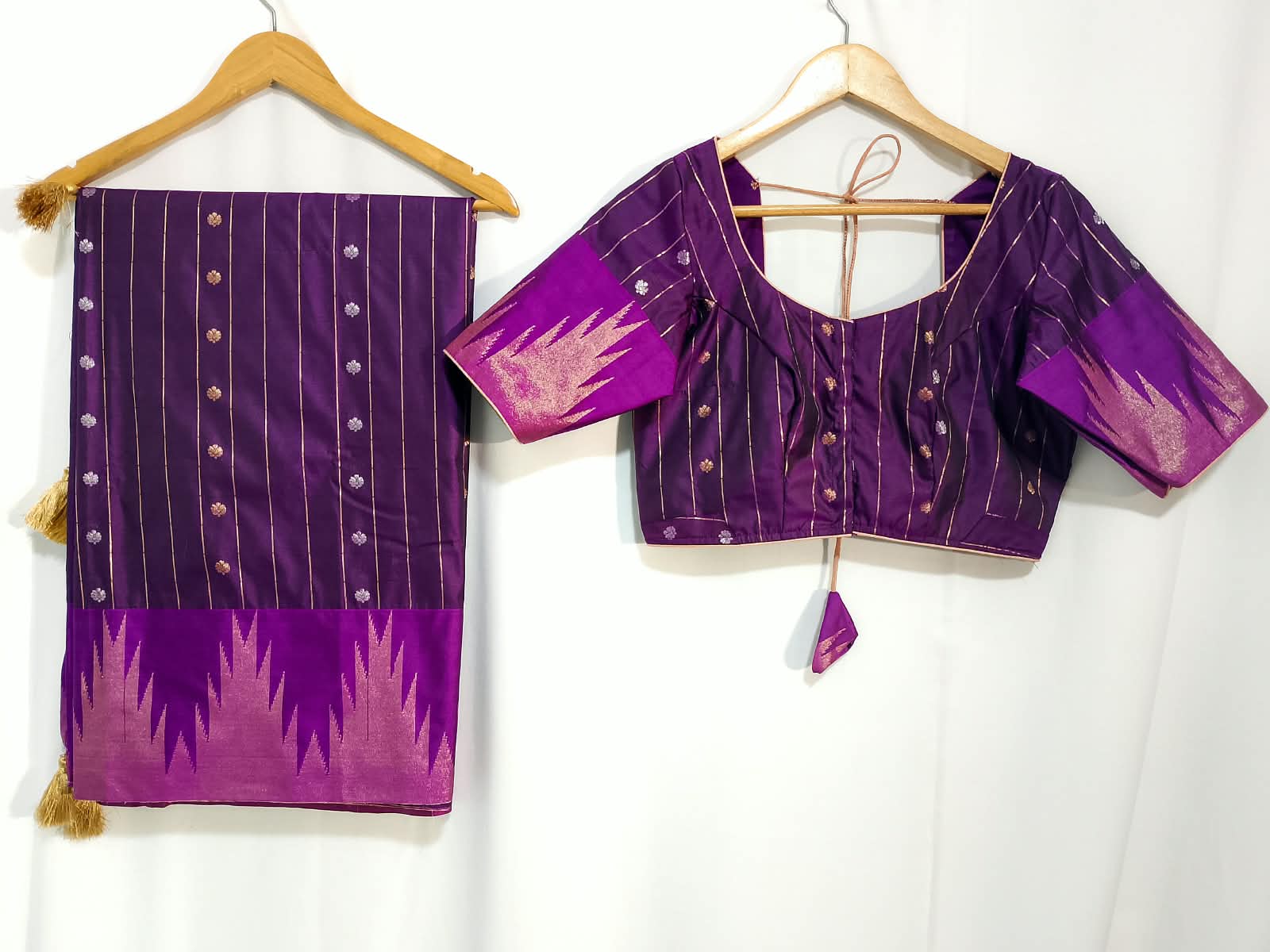 N1309 : Ready To Ship Beautiful Saree With Stitched Blouse N1309 : Ready To Ship Beautiful Saree With Stitched Blouse