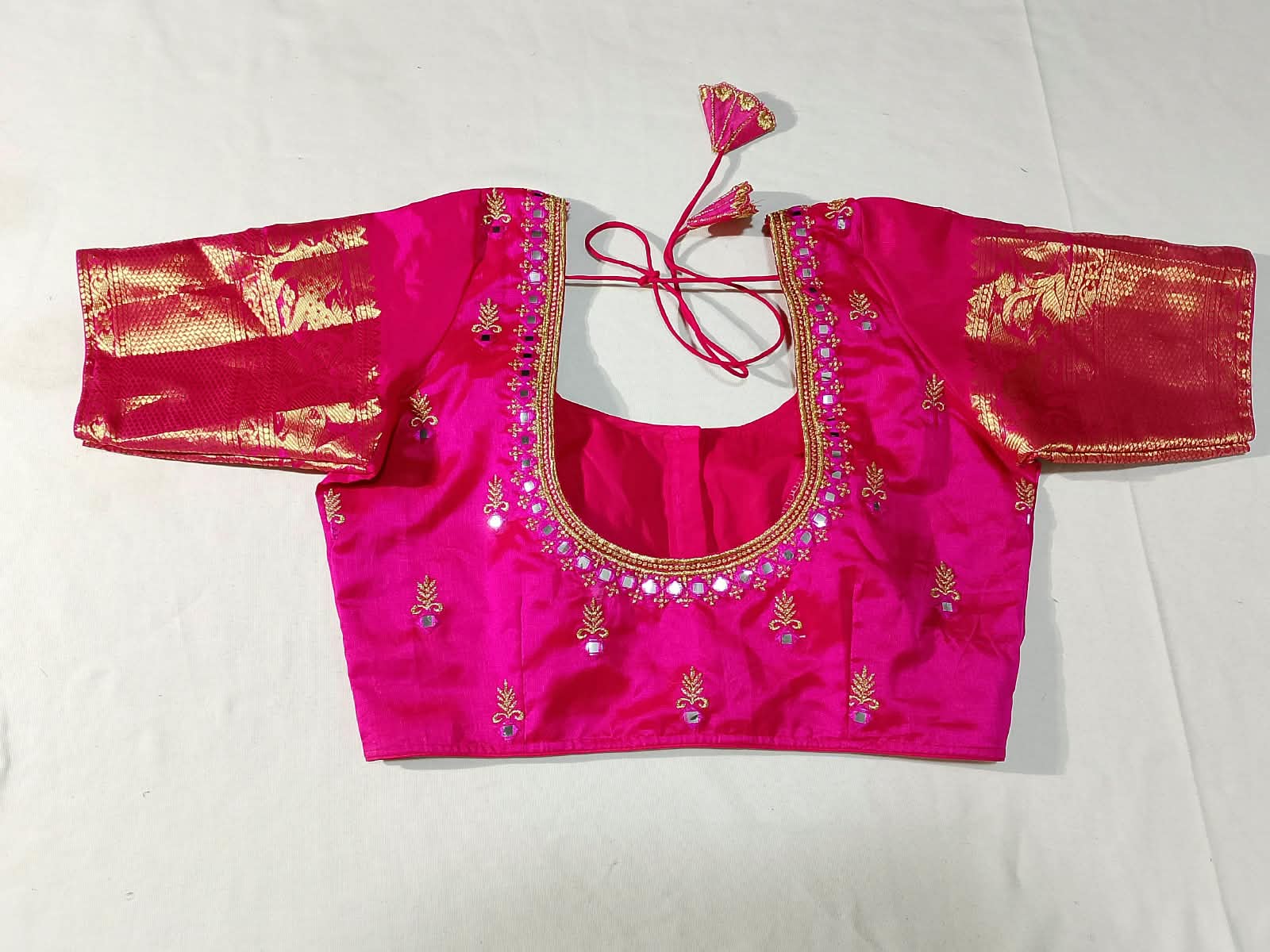 N1306 : Ready To Ship Beautiful Saree With Stitched Blouse