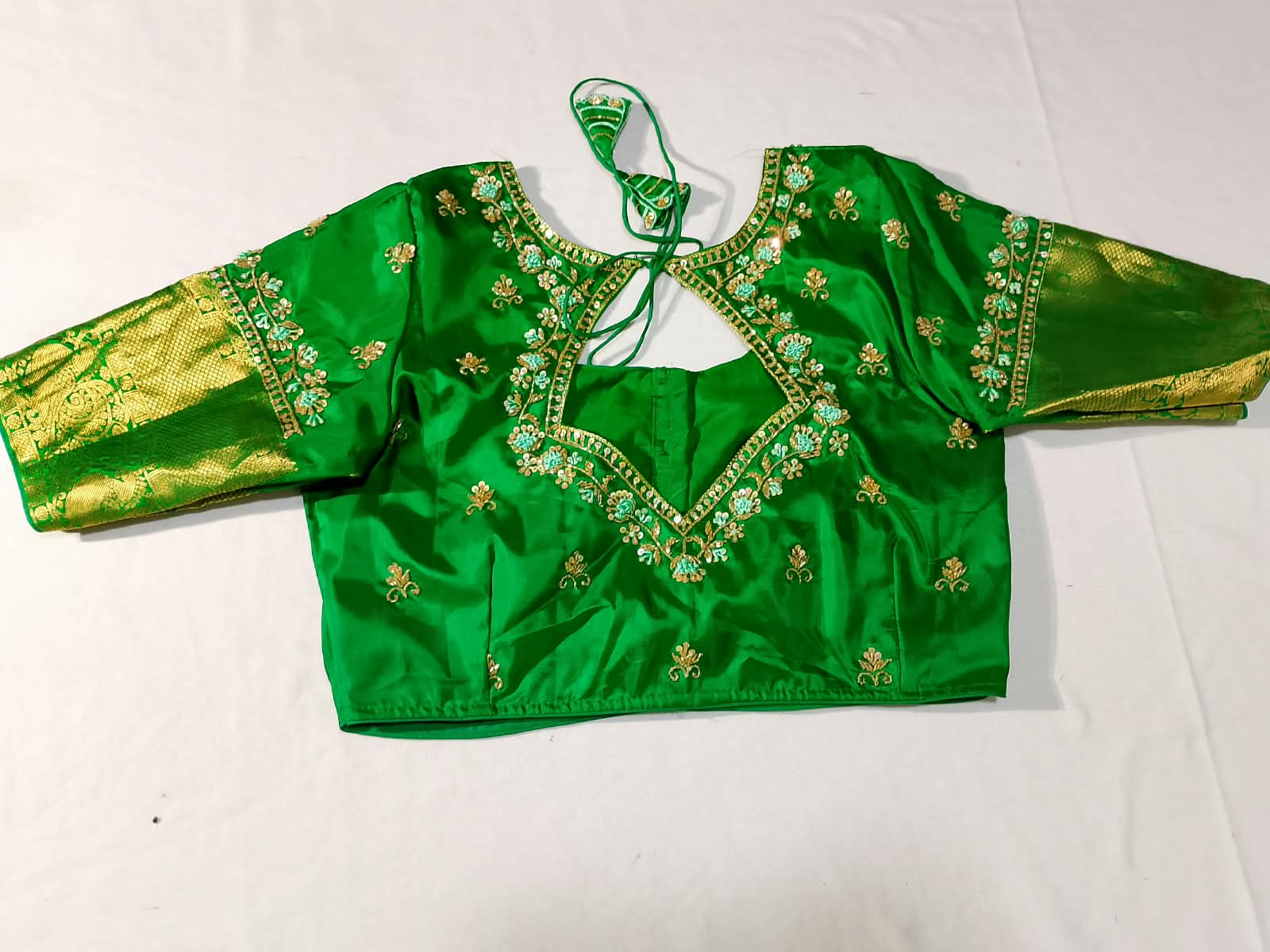N1308 : Ready To Ship Beautiful Saree With Stitched Blouse N1308 : Ready To Ship Beautiful Saree With Stitched Blouse