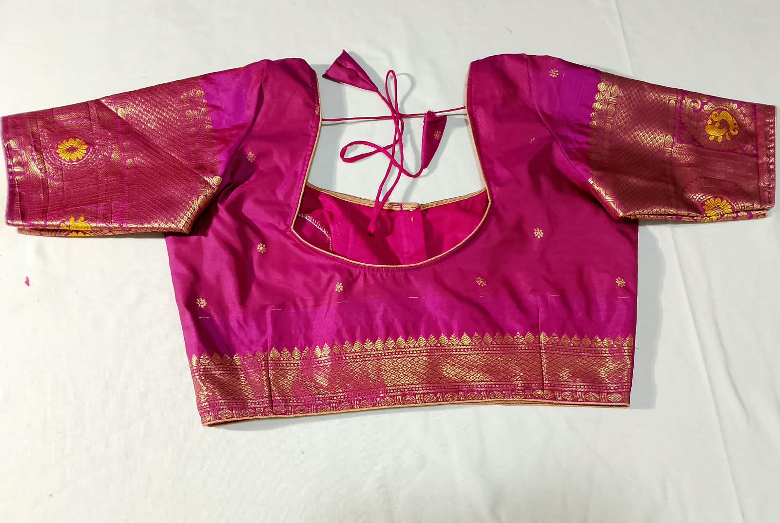 N1312 : Ready To Ship Beautiful Saree With Stitched Blouse N1312 : Ready To Ship Beautiful Saree With Stitched Blouse