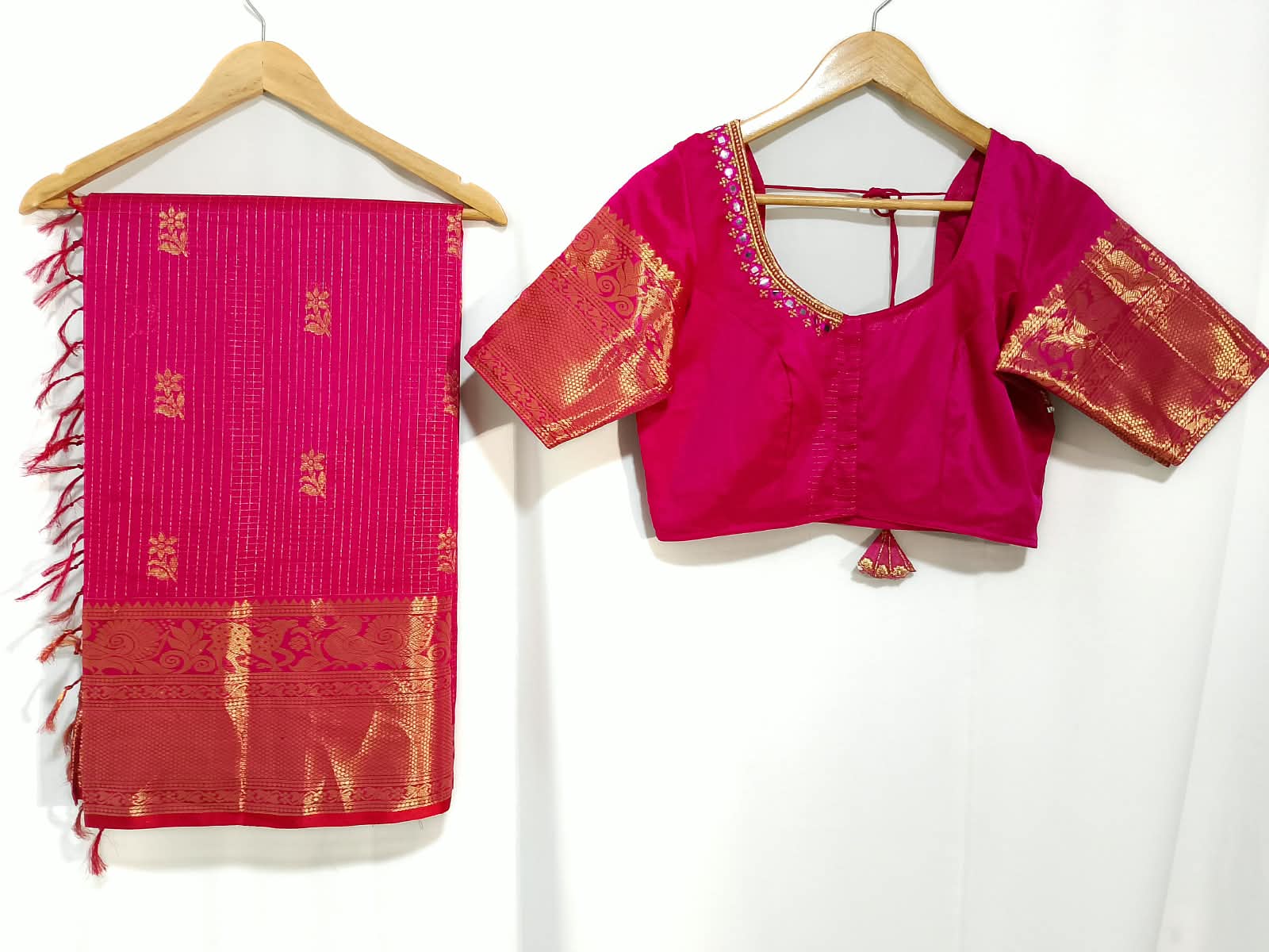 N1306 : Ready To Ship Beautiful Saree With Stitched Blouse