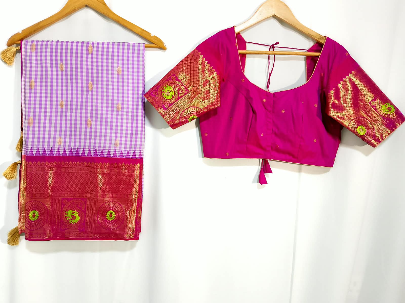 N1314 : Ready To Ship Beautiful Saree With Stitched Blouse