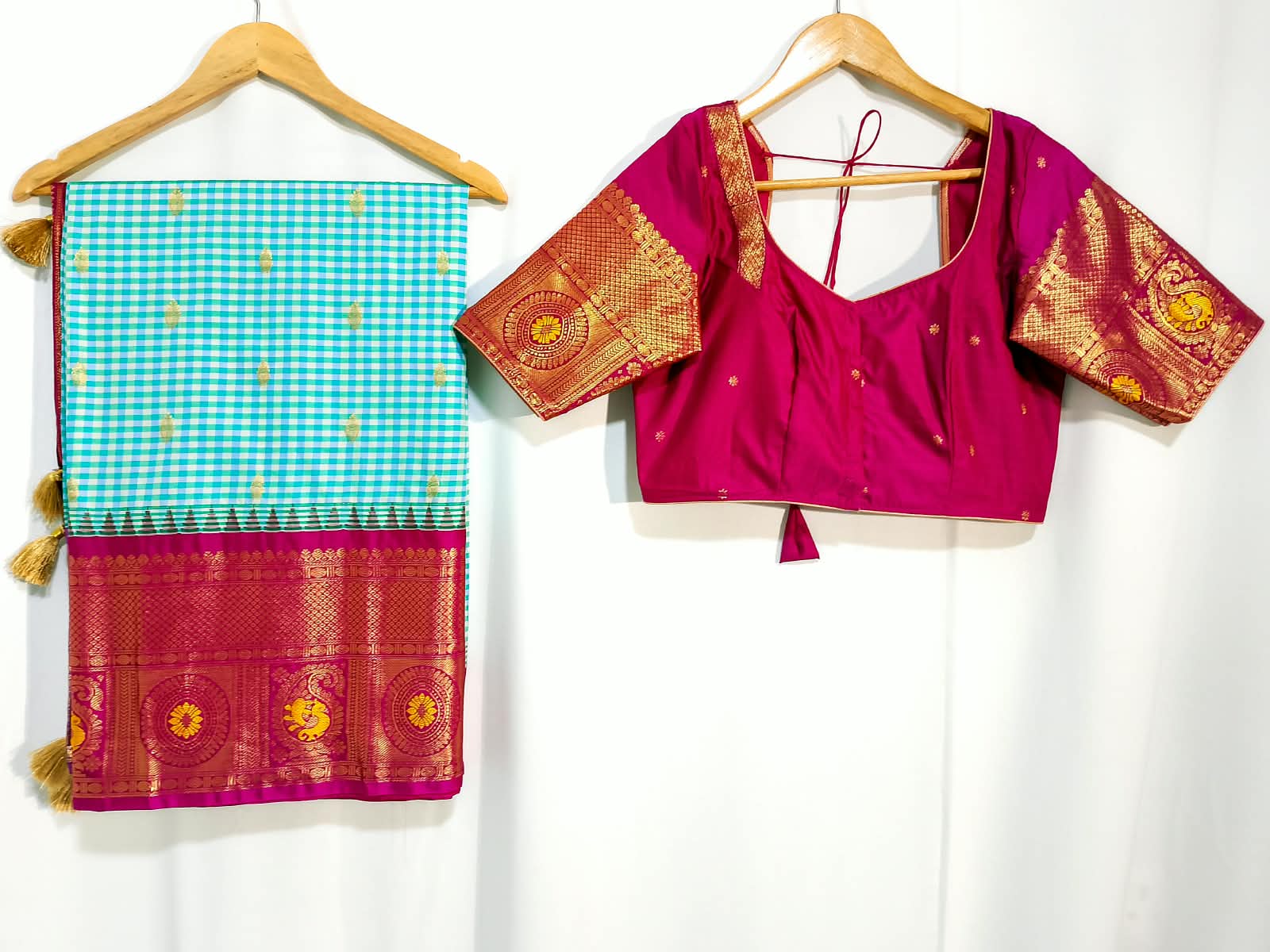 N1312 : Ready To Ship Beautiful Saree With Stitched Blouse N1312 : Ready To Ship Beautiful Saree With Stitched Blouse