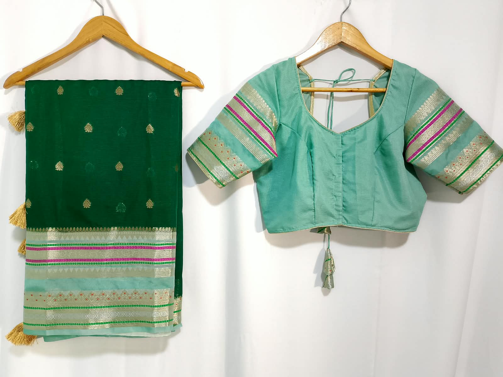 N1354 : Ready To Ship Beautiful Banarasi Saree With Stitched Blouse N1354 : Ready To Ship Beautiful Banarasi Saree With Stitched Blouse