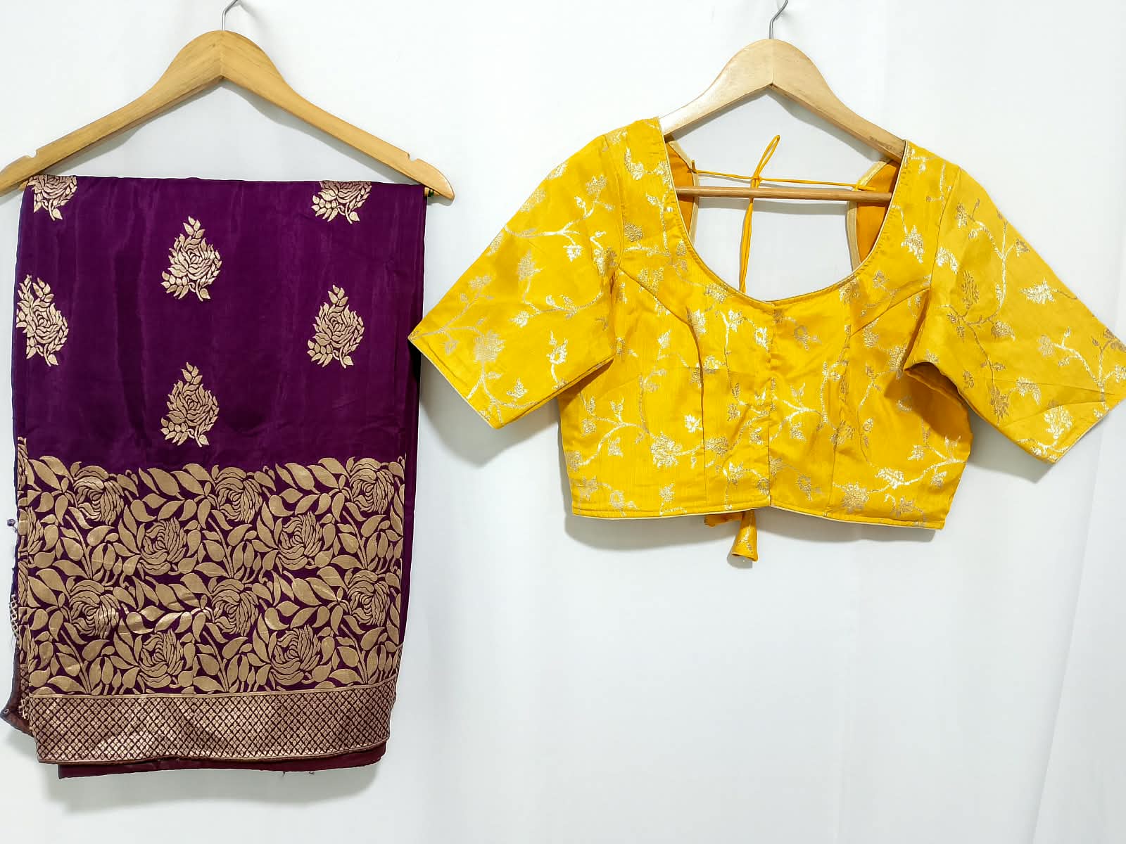 N1357 : Ready To Ship Beautiful Saree With Stitched Blouse N1357 : Ready To Ship Beautiful Saree With Stitched Blouse