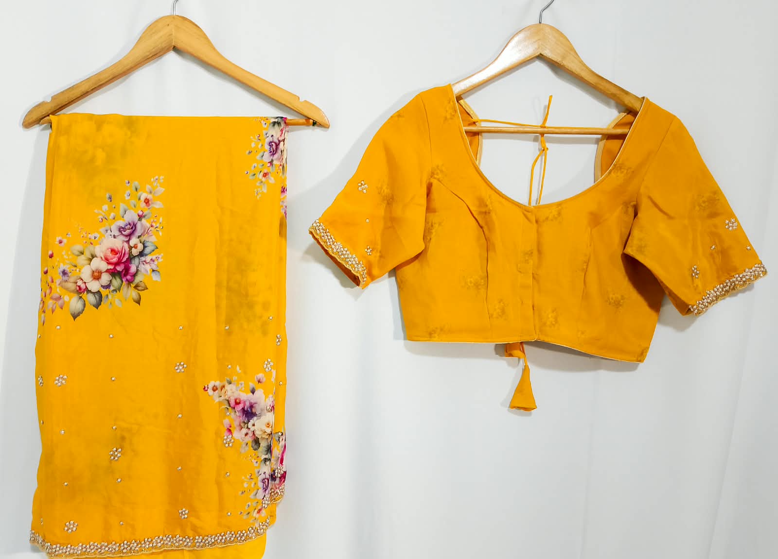 N1356 : Ready To Ship Beautiful Saree With Stitched Blouse
