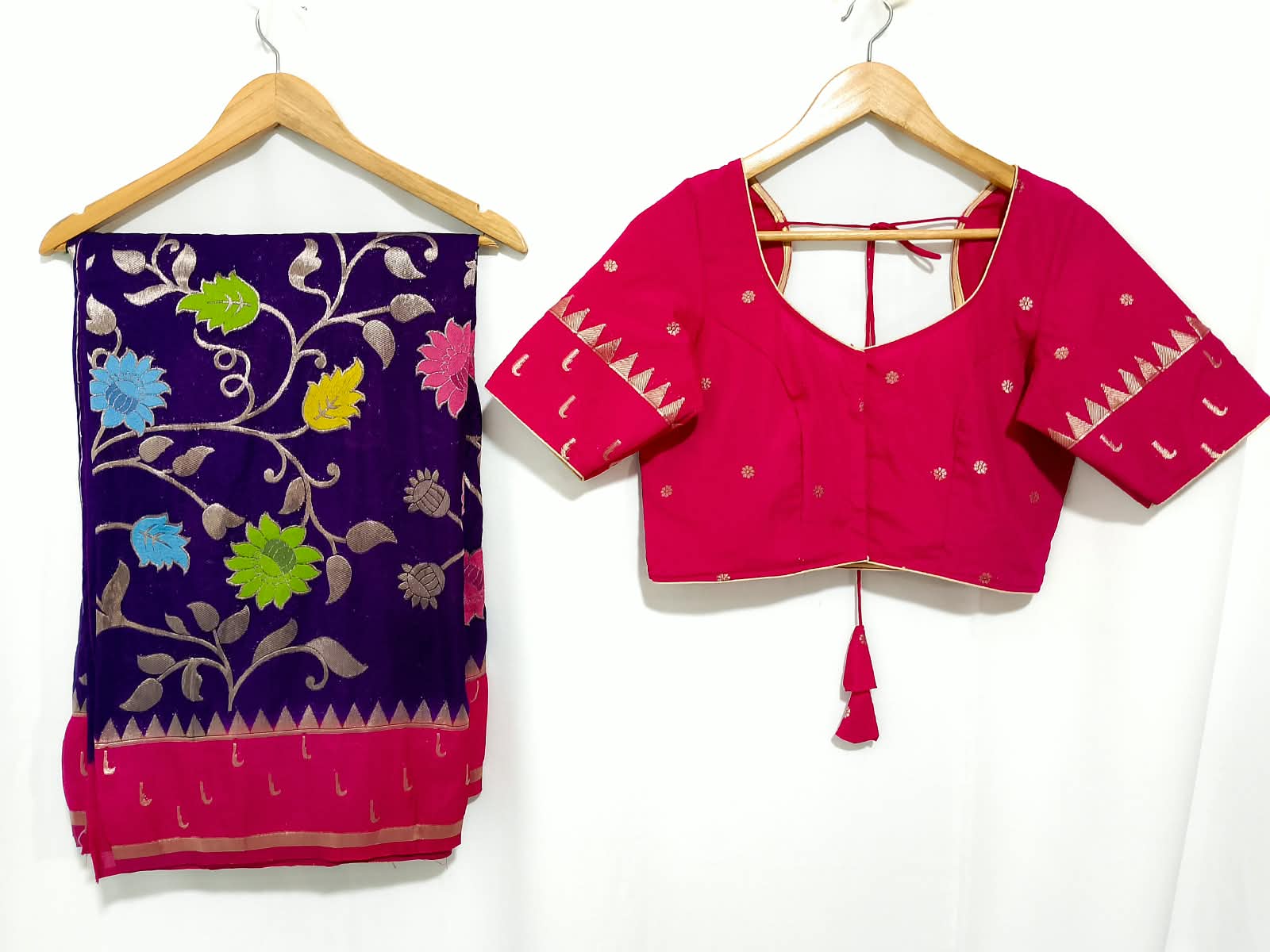 N1359 : Ready To Ship Beautiful Saree With Stitched Blouse N1359 : Ready To Ship Beautiful Saree With Stitched Blouse