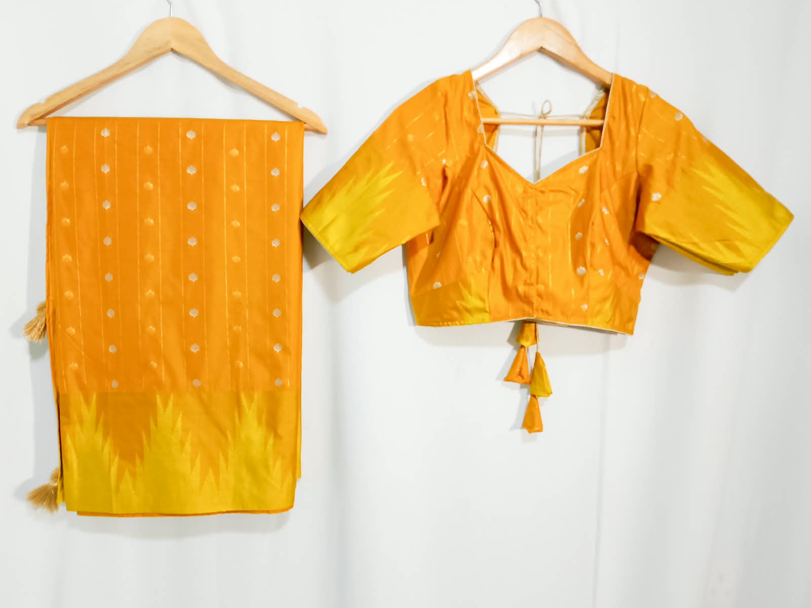 N1311 : Ready To Ship Beautiful Vintage Gadwal Saree With Stitched Blouse N1311 : Ready To Ship Beautiful Vintage Gadwal Saree With Stitched Blouse