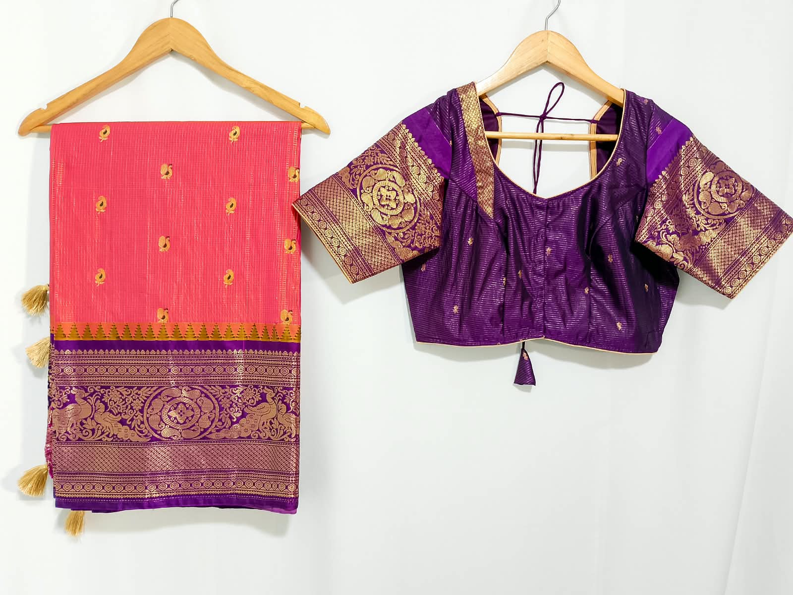N1326 : Ready To Ship Beautiful Vintage Gadwal Saree With Stitched Blouse