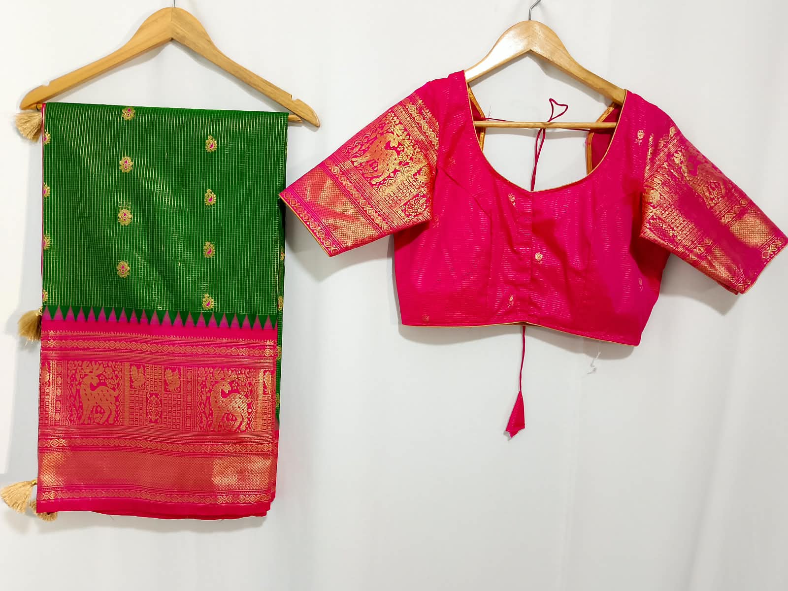 N1347 : Ready To Ship Beautiful Vintage Gadwal Saree With Stitched Blouse