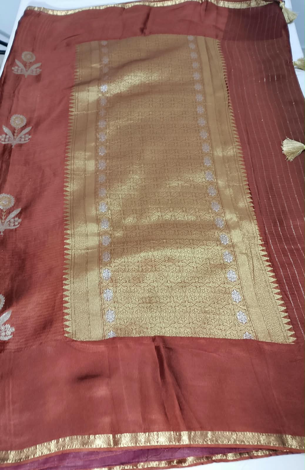 N1366 : Ready To Ship Beautiful Saree With Stitched Blouse