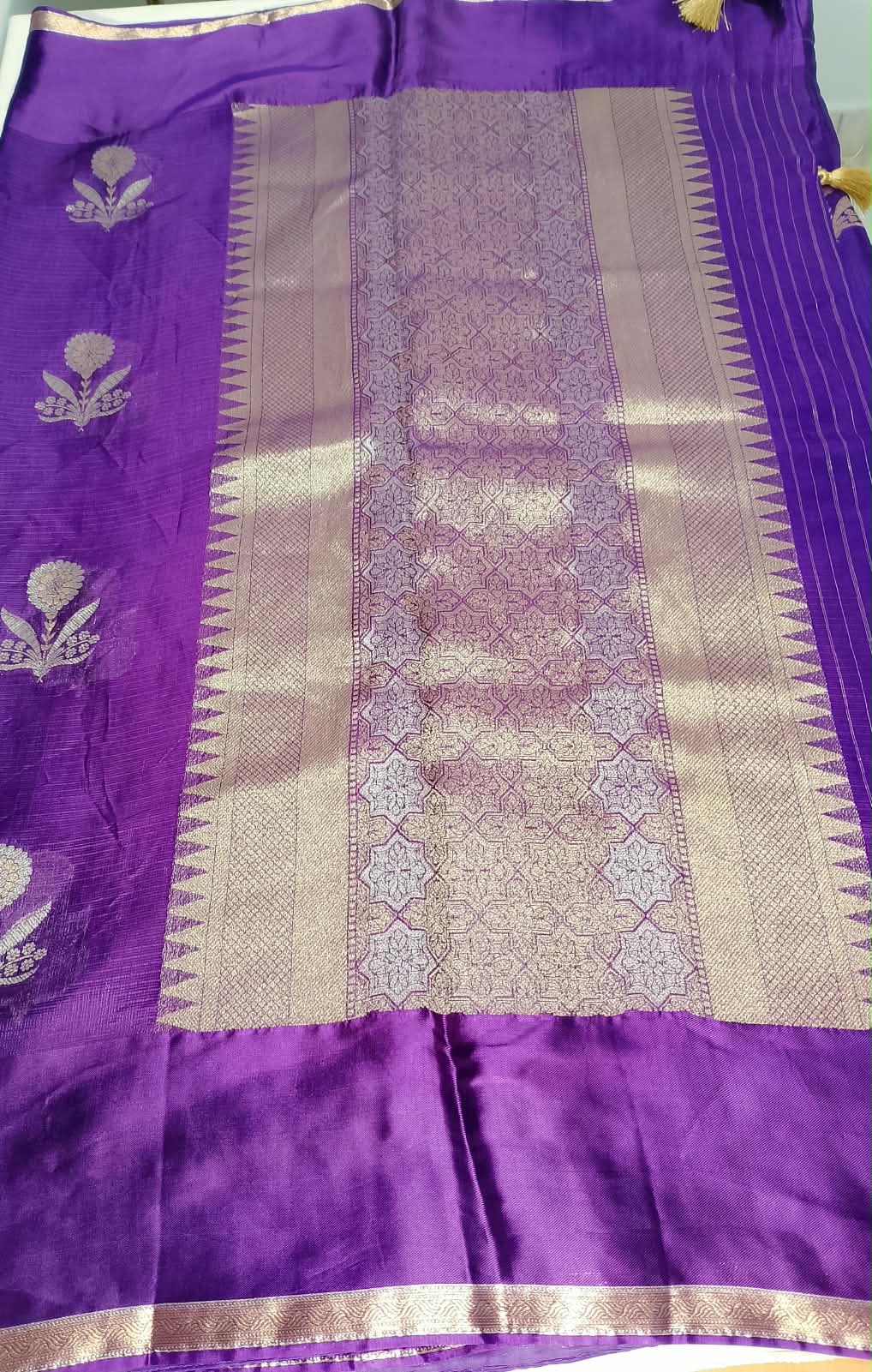 N1364 : Ready To Ship Beautiful Saree With Stitched Blouse