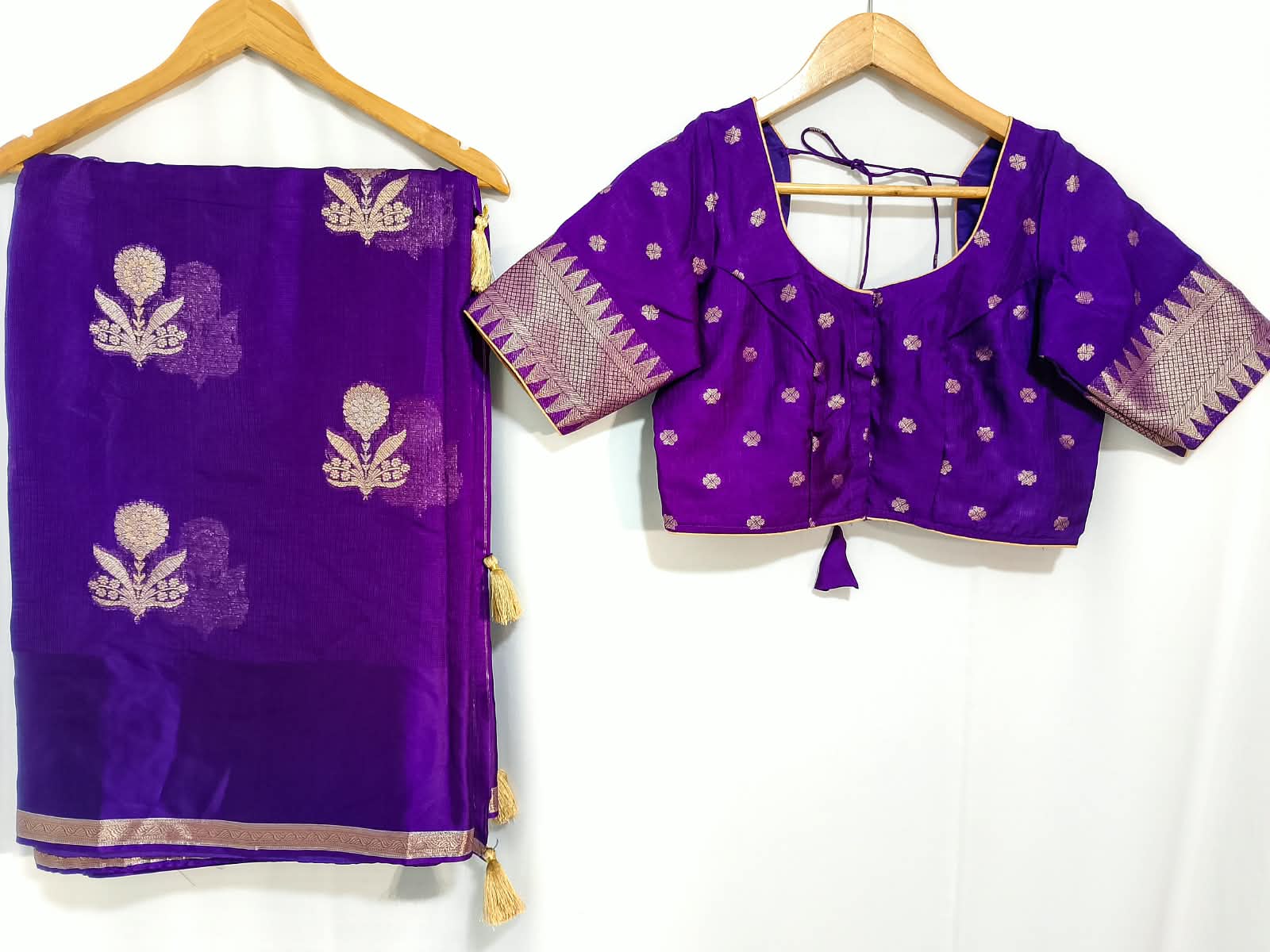 N1364 : Ready To Ship Beautiful Saree With Stitched Blouse