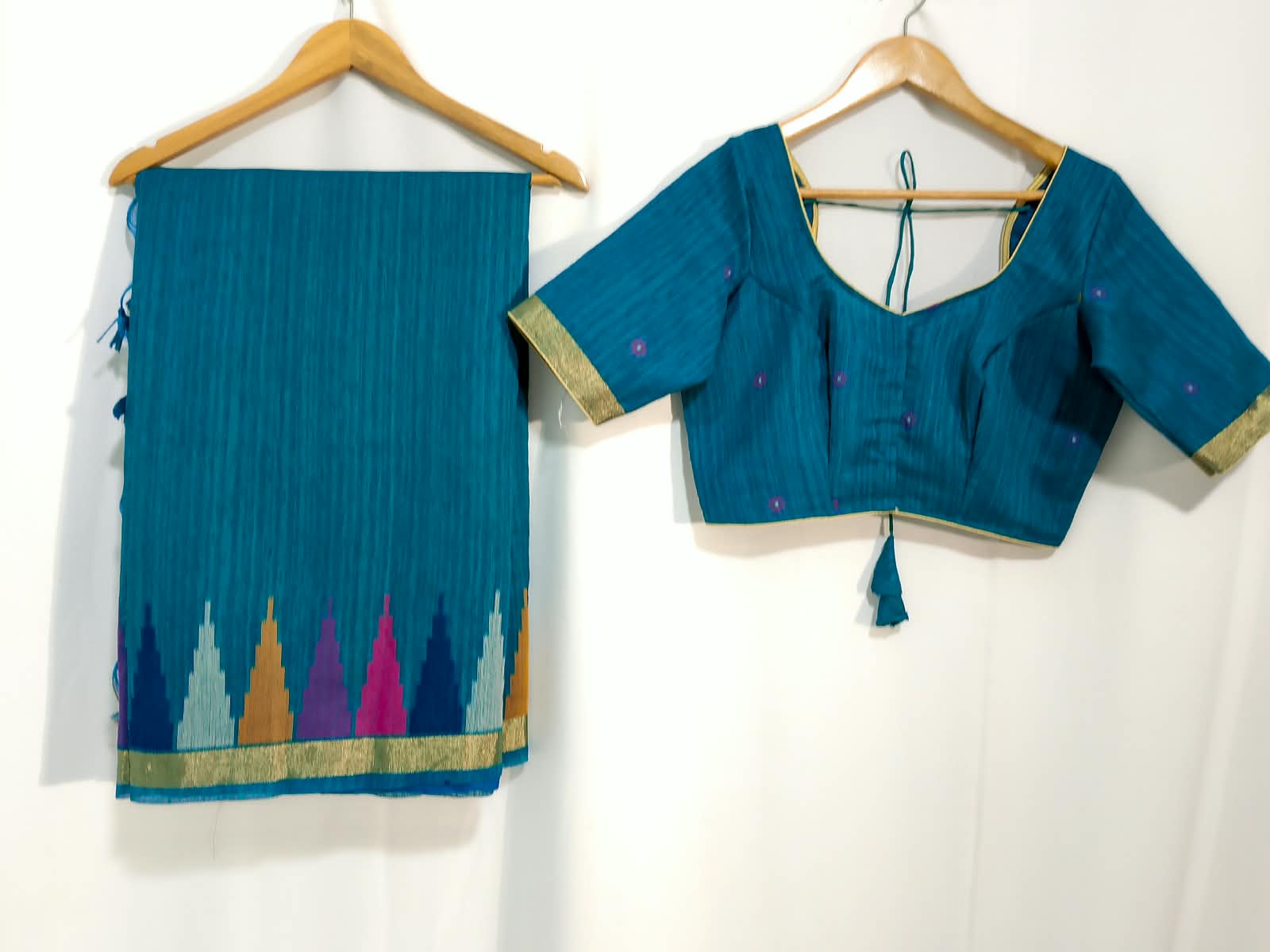 N1361 : Ready To Ship Beautiful Lenin Jamdhani Saree With Stitched Blouse