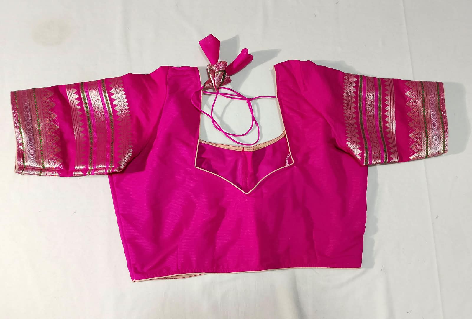 N1383 : Ready To Ship Beautiful Saree With Stitched Blouse N1383 : Ready To Ship Beautiful Saree With Stitched Blouse