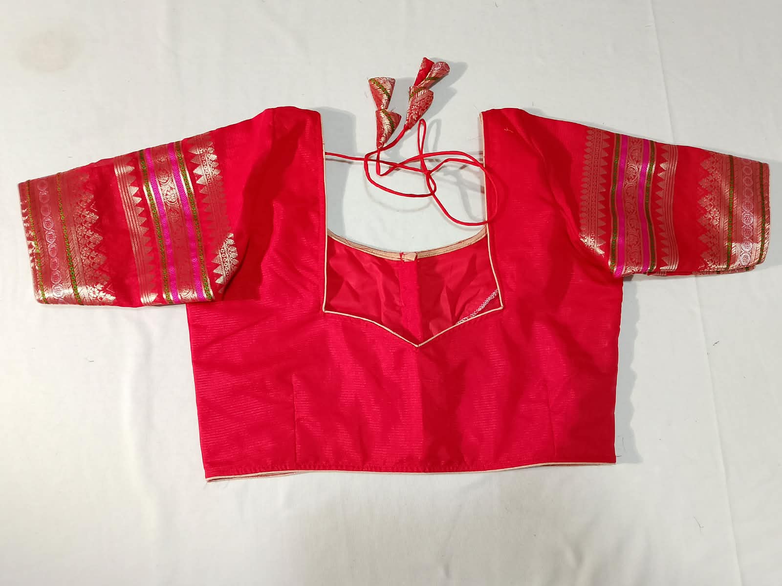 N1384 : Ready To Ship Beautiful Saree With Stitched Blouse N1384 : Ready To Ship Beautiful Saree With Stitched Blouse
