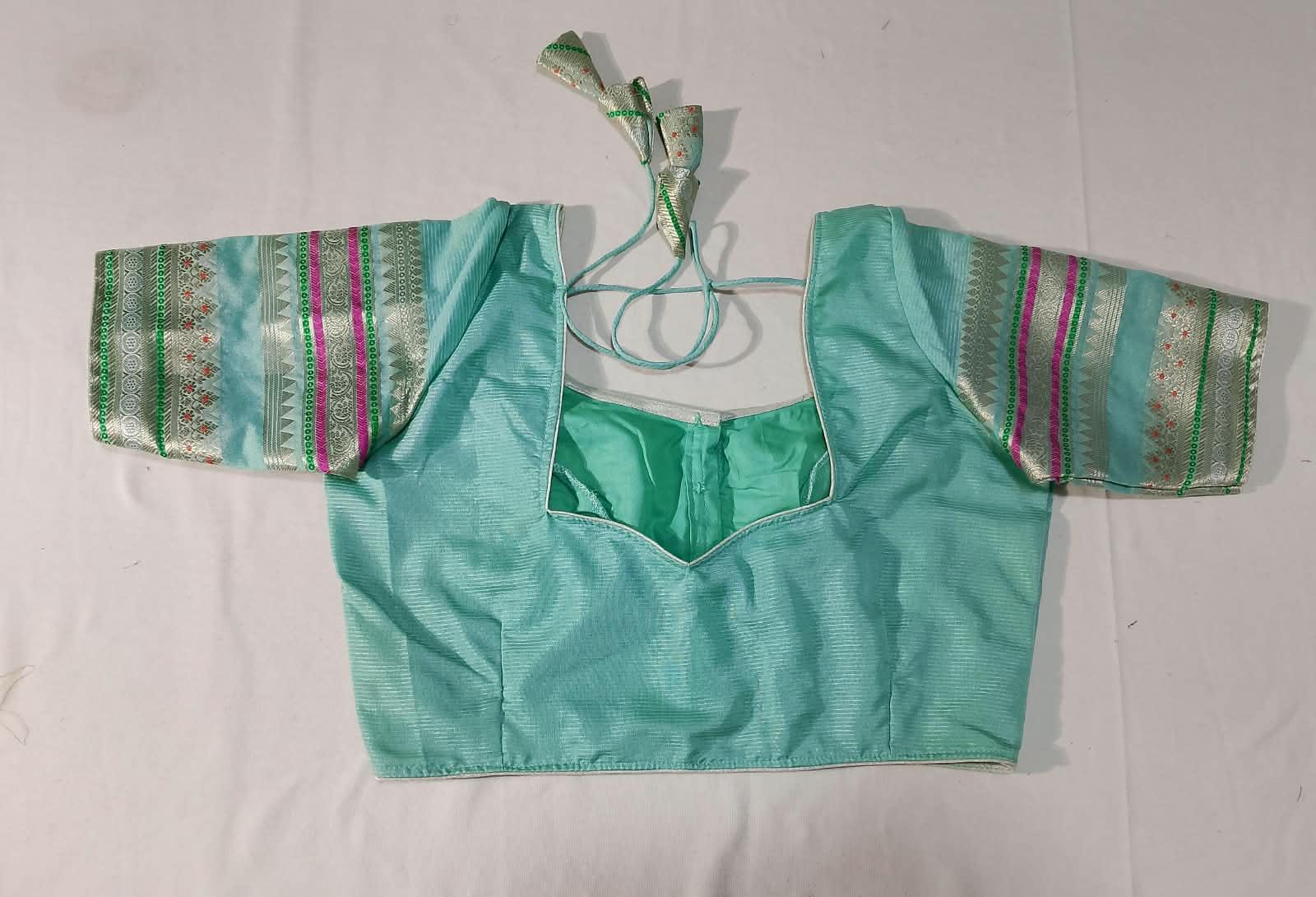 N1386 : Ready To Ship Beautiful Saree With Stitched Blouse N1386 : Ready To Ship Beautiful Saree With Stitched Blouse