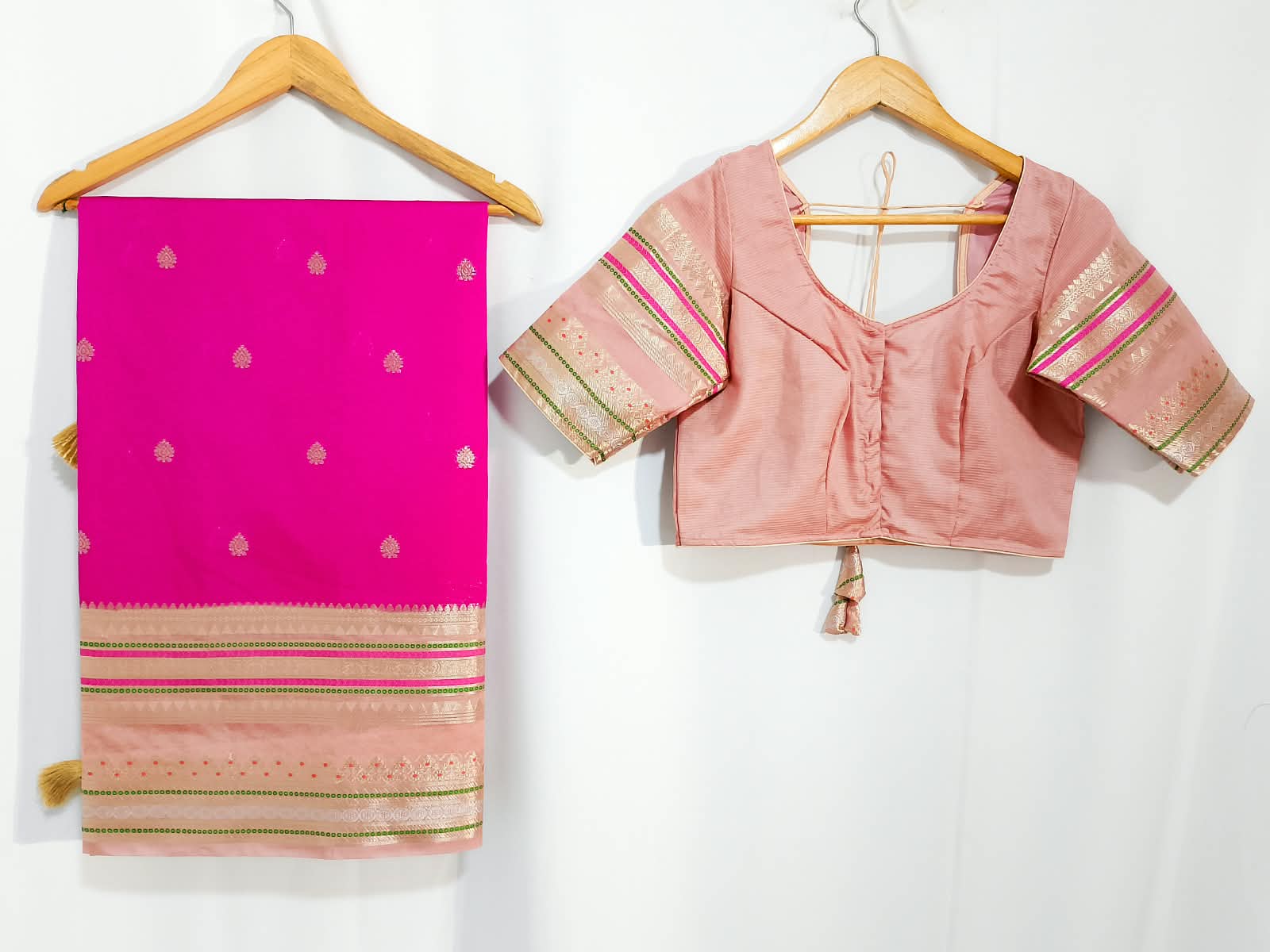 N1387 : Ready To Ship Beautiful Saree With Stitched Blouse