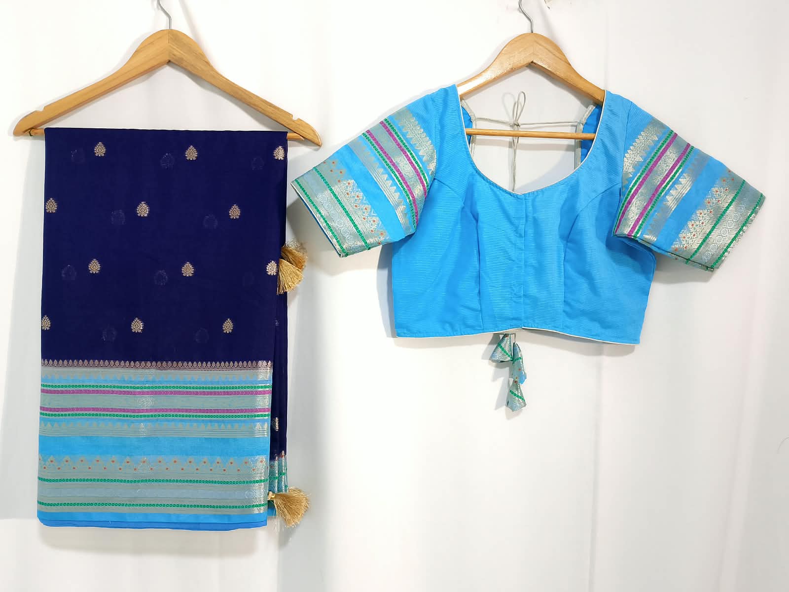 N1385 : Ready To Ship Beautiful Saree With Stitched Blouse N1385 : Ready To Ship Beautiful Saree With Stitched Blouse