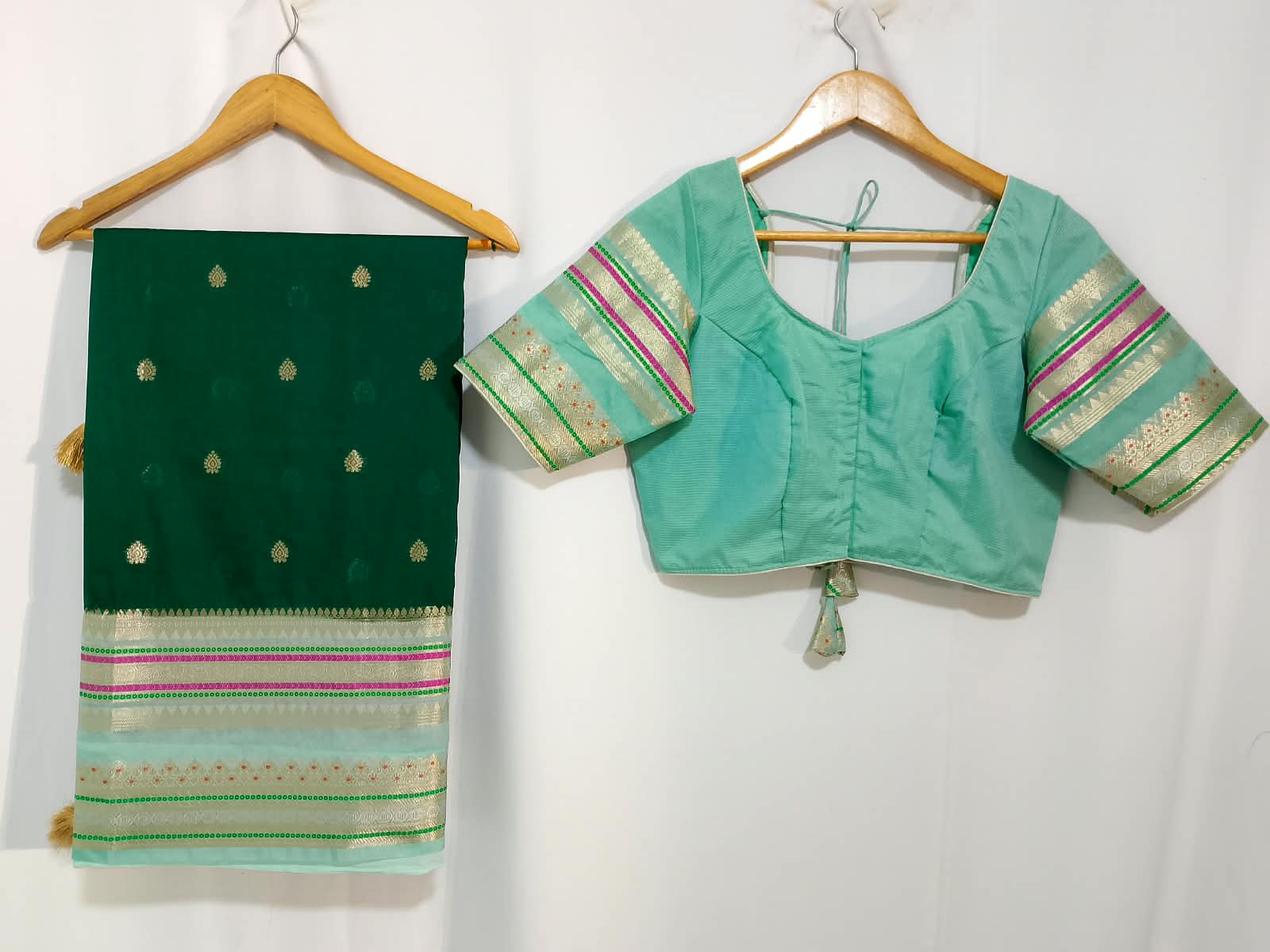 N1386 : Ready To Ship Beautiful Saree With Stitched Blouse N1386 : Ready To Ship Beautiful Saree With Stitched Blouse