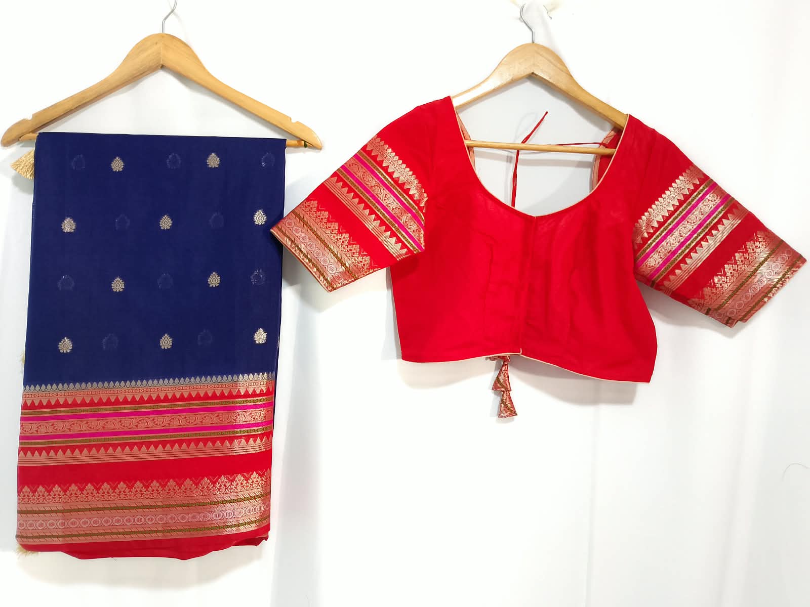 N1384 : Ready To Ship Beautiful Saree With Stitched Blouse N1384 : Ready To Ship Beautiful Saree With Stitched Blouse