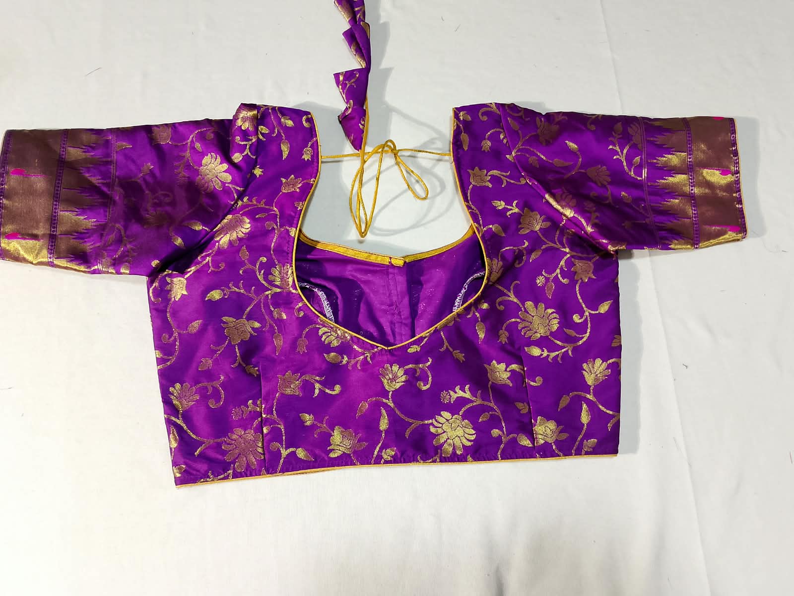 N1393 : Ready To Ship Beautiful Saree With Stitched Blouse N1393 : Ready To Ship Beautiful Saree With Stitched Blouse