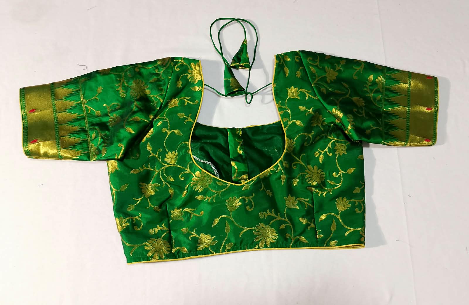 N1395 : Ready To Ship Beautiful Saree With Stitched Blouse N1395 : Ready To Ship Beautiful Saree With Stitched Blouse