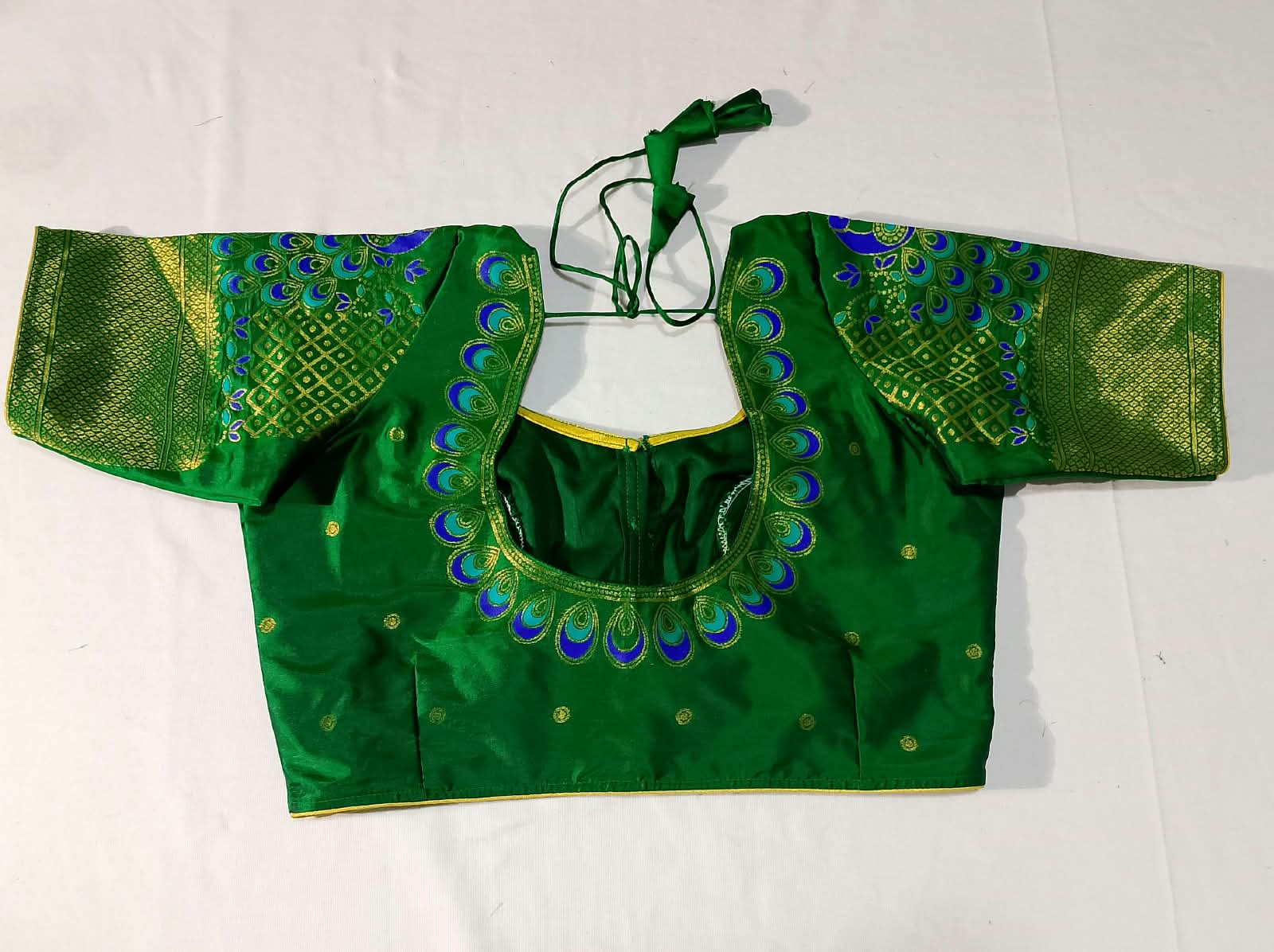 N1396 : Ready To Ship Beautiful Saree With Stitched Blouse N1396 : Ready To Ship Beautiful Saree With Stitched Blouse