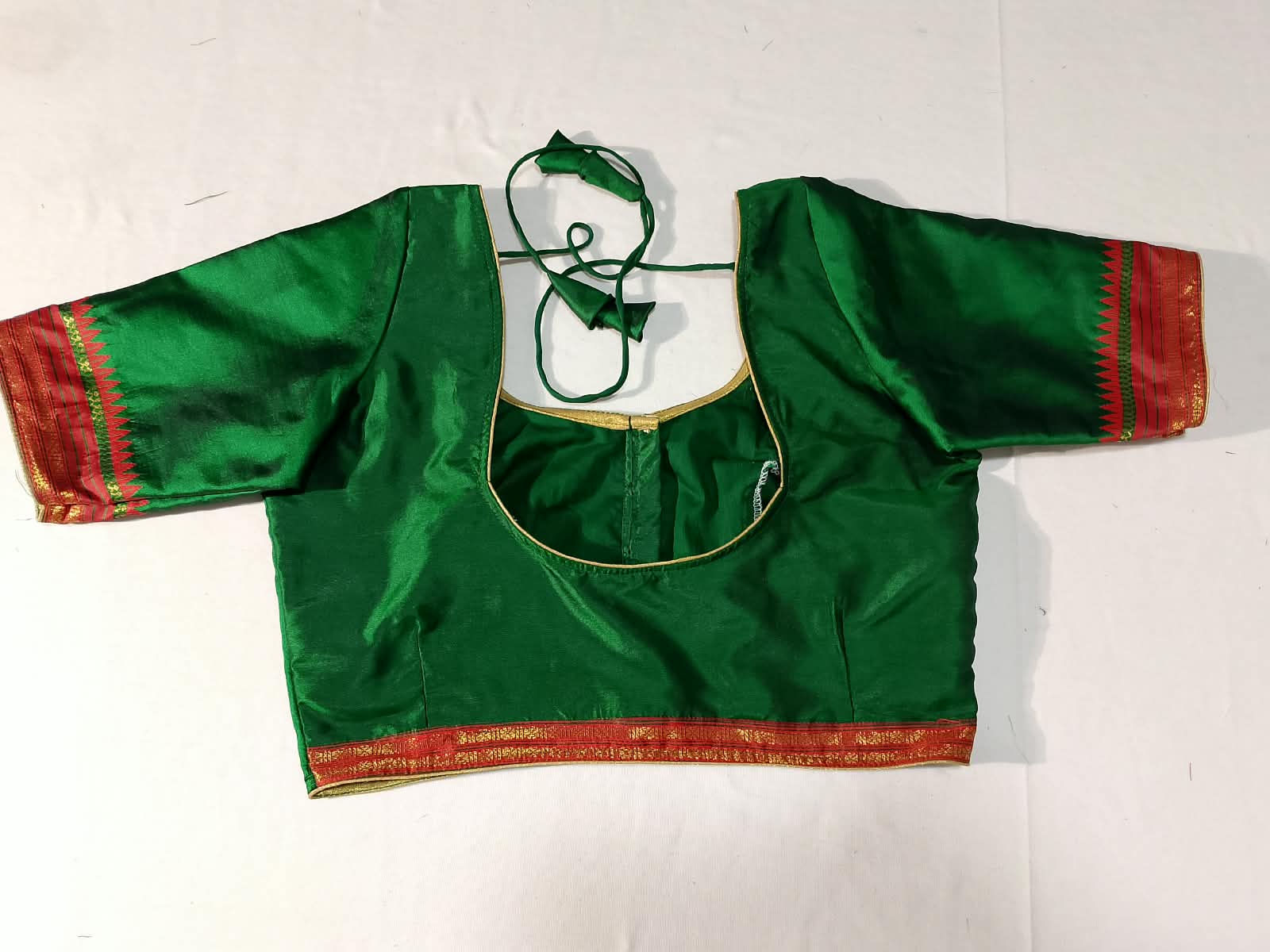 N1400 : Ready To Ship Beautiful Saree With Stitched Blouse N1400 : Ready To Ship Beautiful Saree With Stitched Blouse