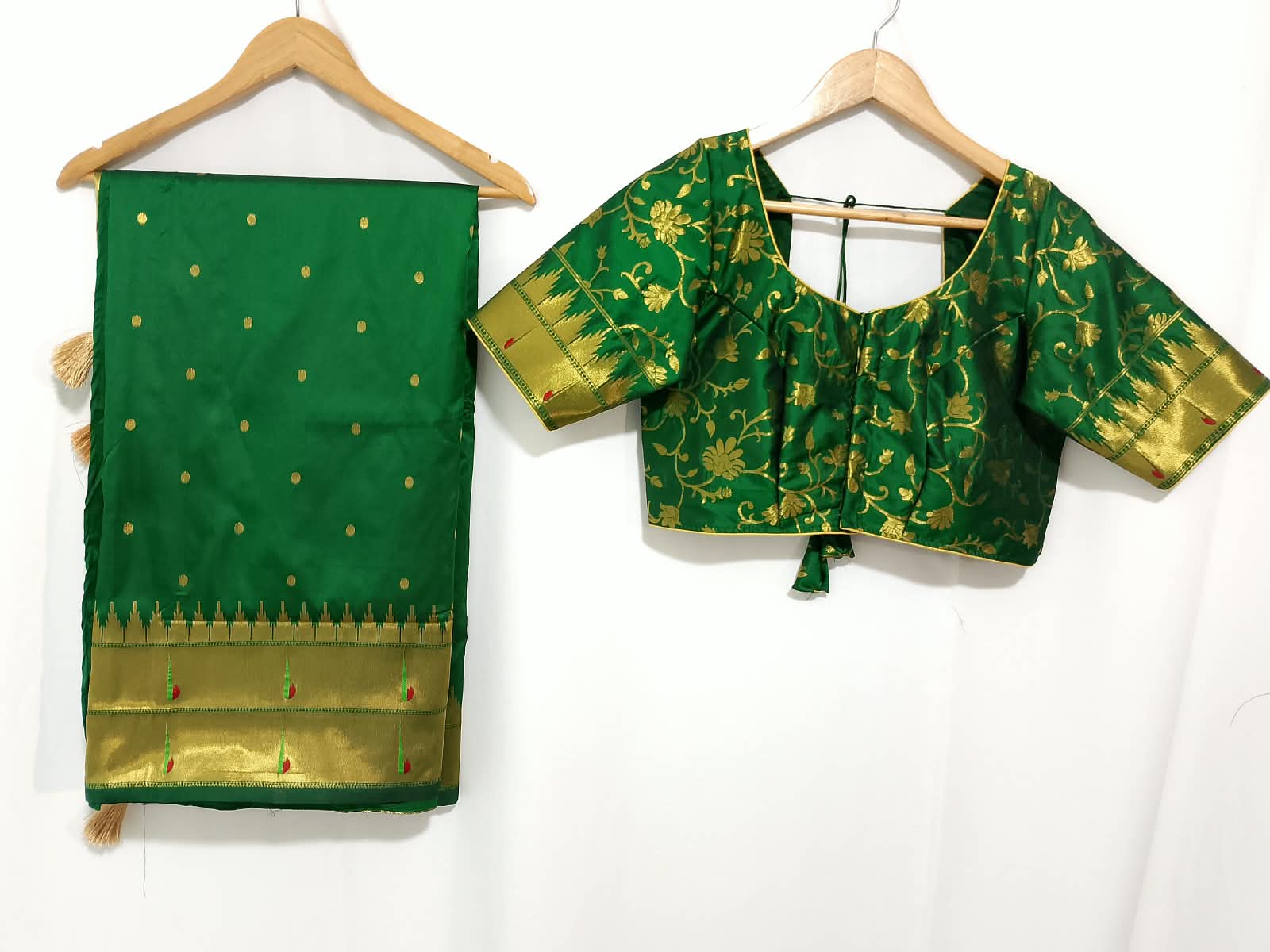 N1395 : Ready To Ship Beautiful Paithani Saree With Stitched Blouse
