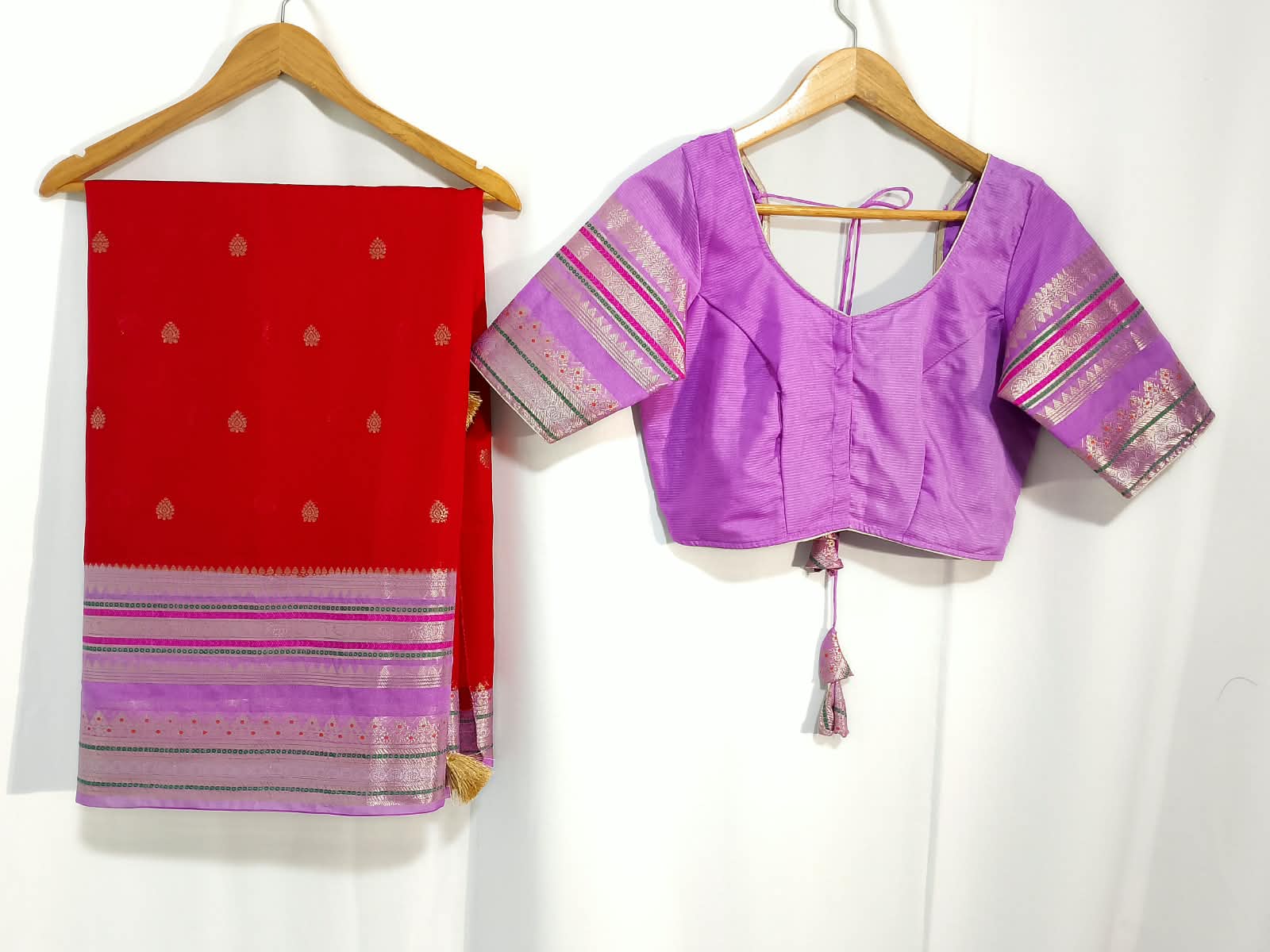 N1388 : Ready To Ship Beautiful Banarasi Saree With Stitched Blouse N1388 : Ready To Ship Beautiful Banarasi Saree With Stitched Blouse