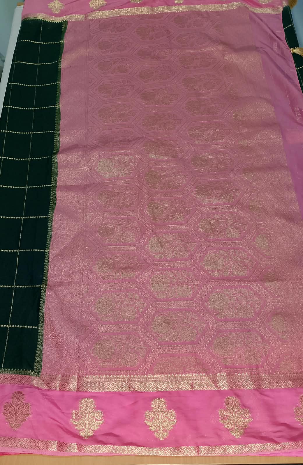 N1402 : Ready To Ship Beautiful Saree With Stitched Blouse N1402 : Ready To Ship Beautiful Saree With Stitched Blouse