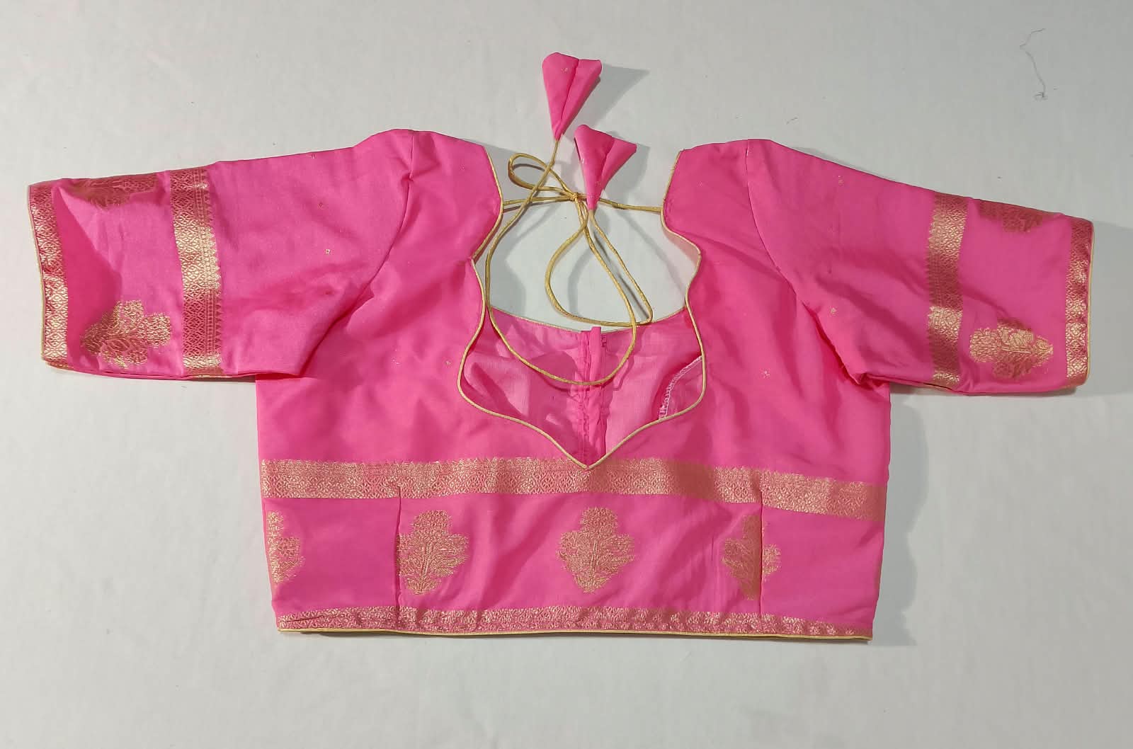N1402 : Ready To Ship Beautiful Saree With Stitched Blouse N1402 : Ready To Ship Beautiful Saree With Stitched Blouse