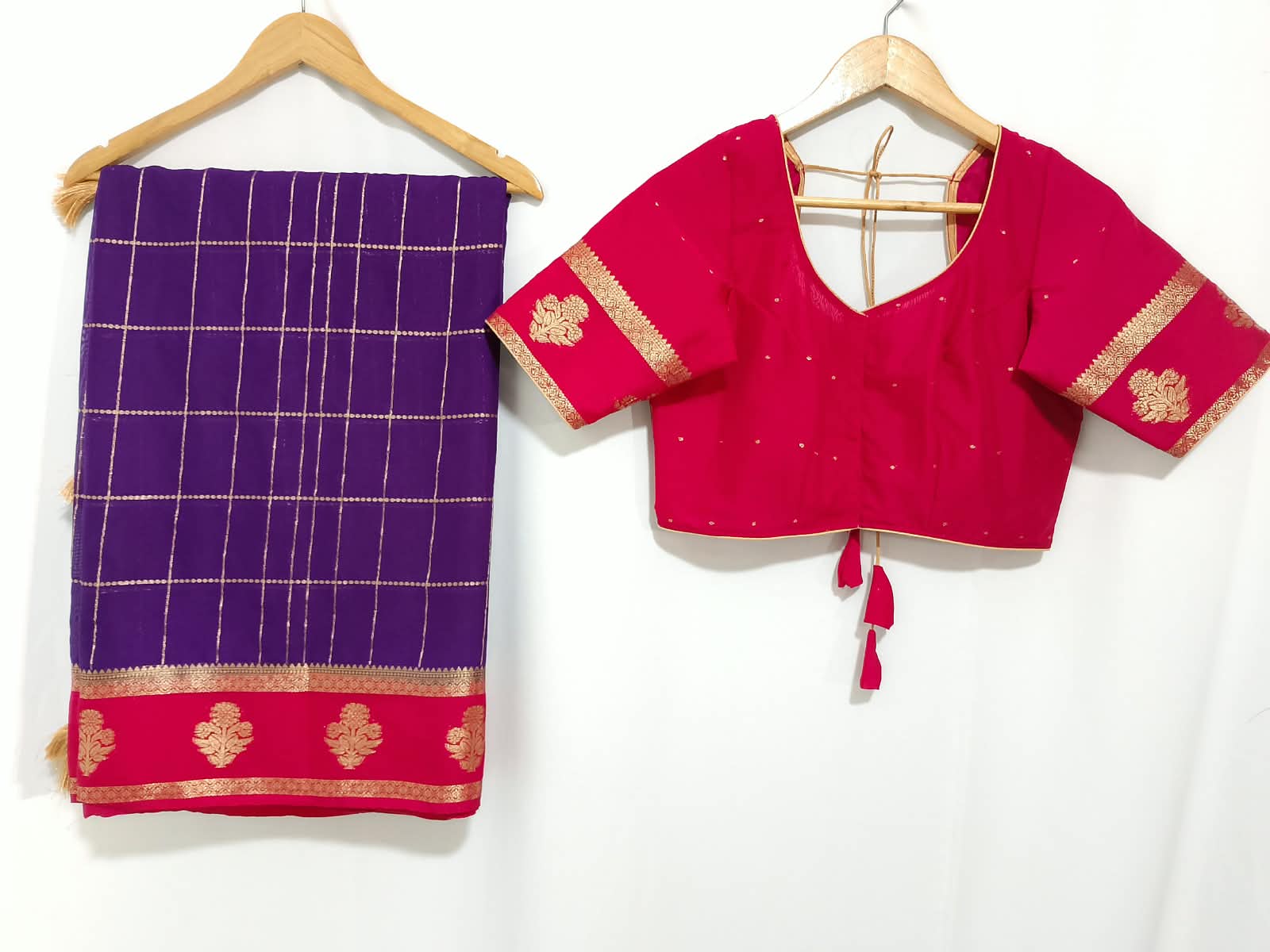 N1403 : Ready To Ship Beautiful Saree With Stitched Blouse