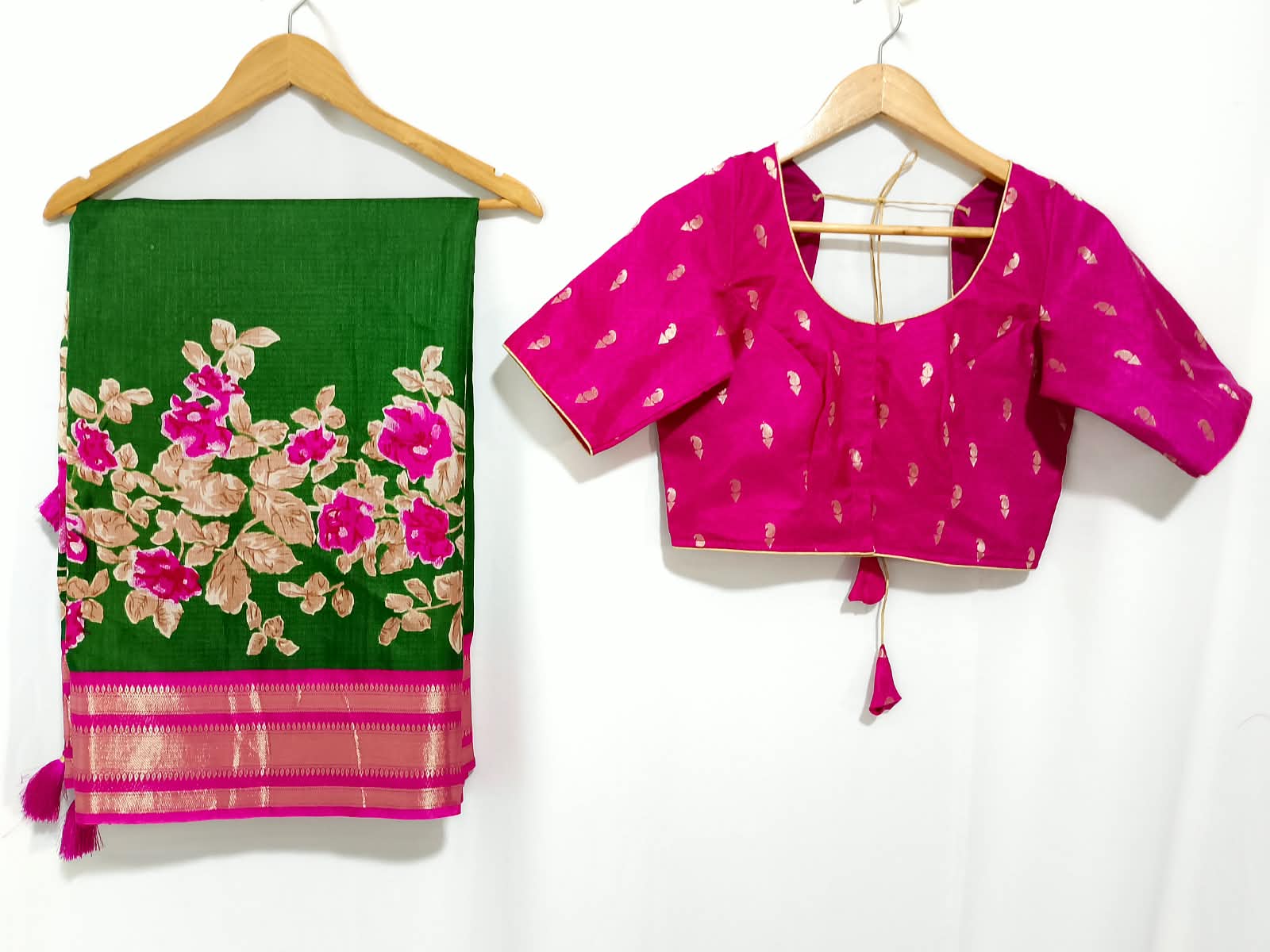N1401 : Ready To Ship Beautiful Saree With Stitched Blouse N1401 : Ready To Ship Beautiful Saree With Stitched Blouse