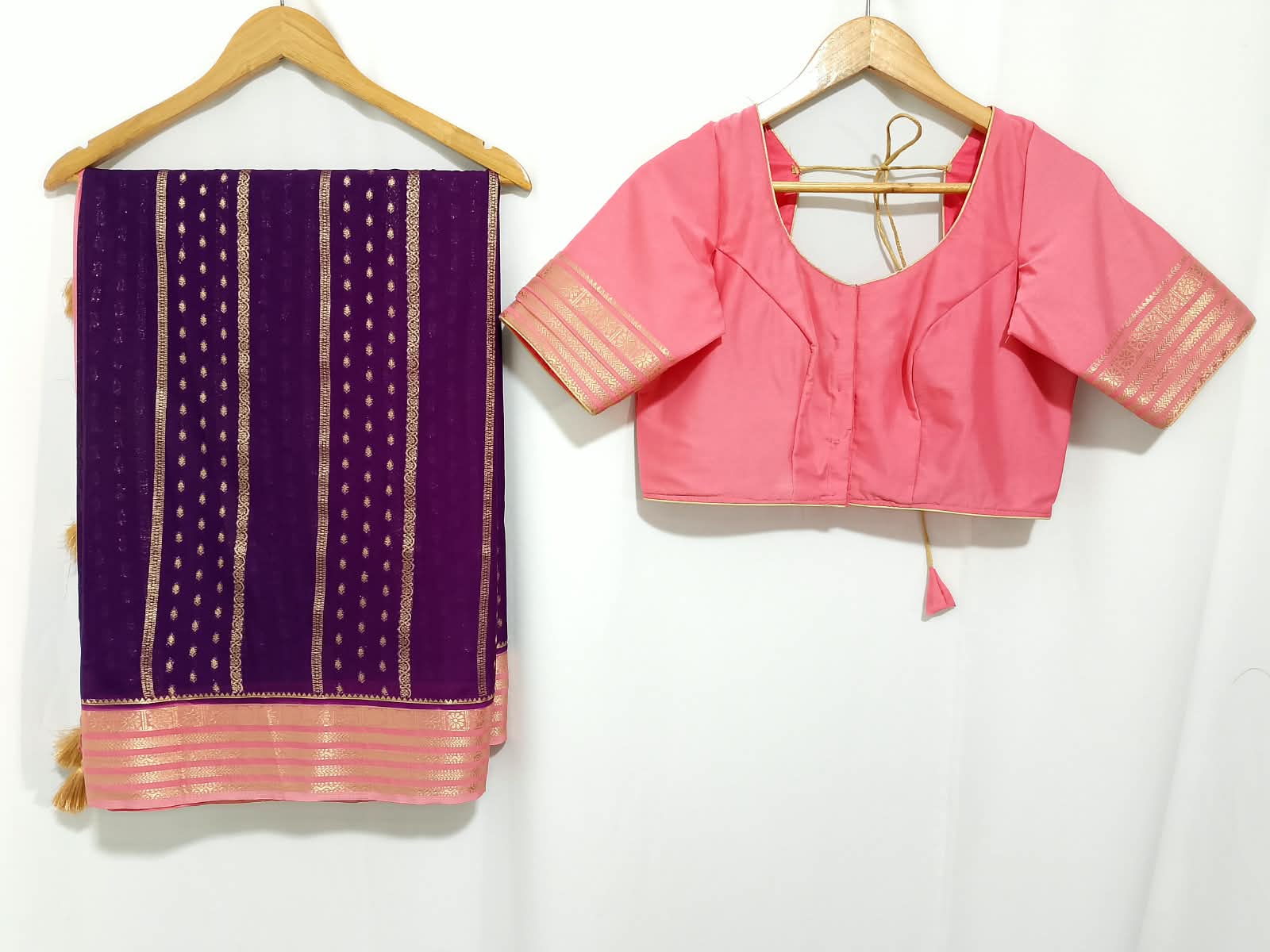 N1406 : Ready To Ship Beautiful Saree With Stitched Blouse N1406 : Ready To Ship Beautiful Saree With Stitched Blouse