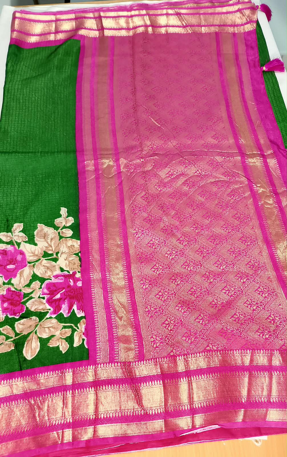 N1401 : Ready To Ship Beautiful Saree With Stitched Blouse N1401 : Ready To Ship Beautiful Saree With Stitched Blouse