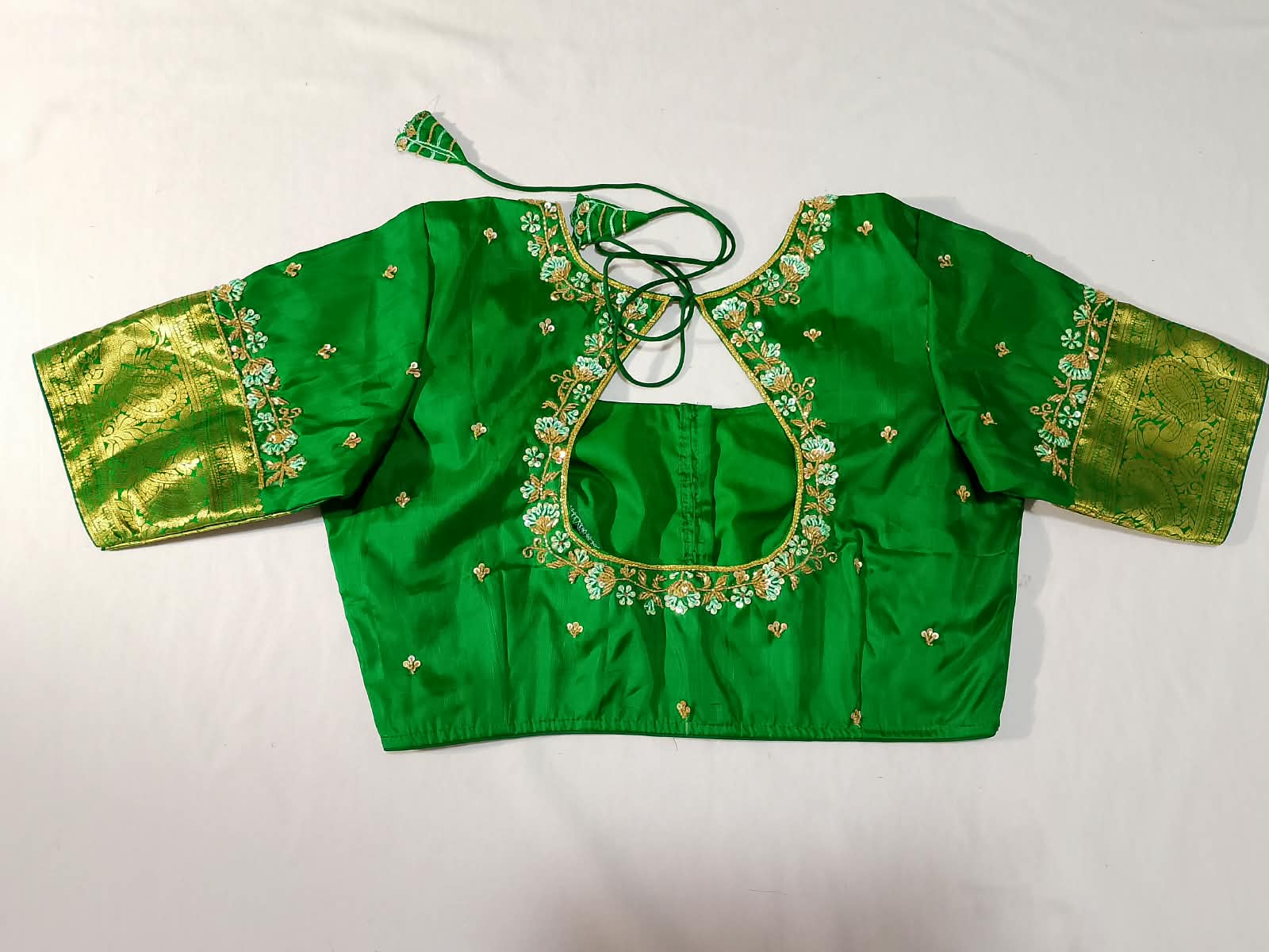 N1379 : Ready To Ship Beautiful Pure Kanchipattu Saree With Stitched Maggam Work Blouse