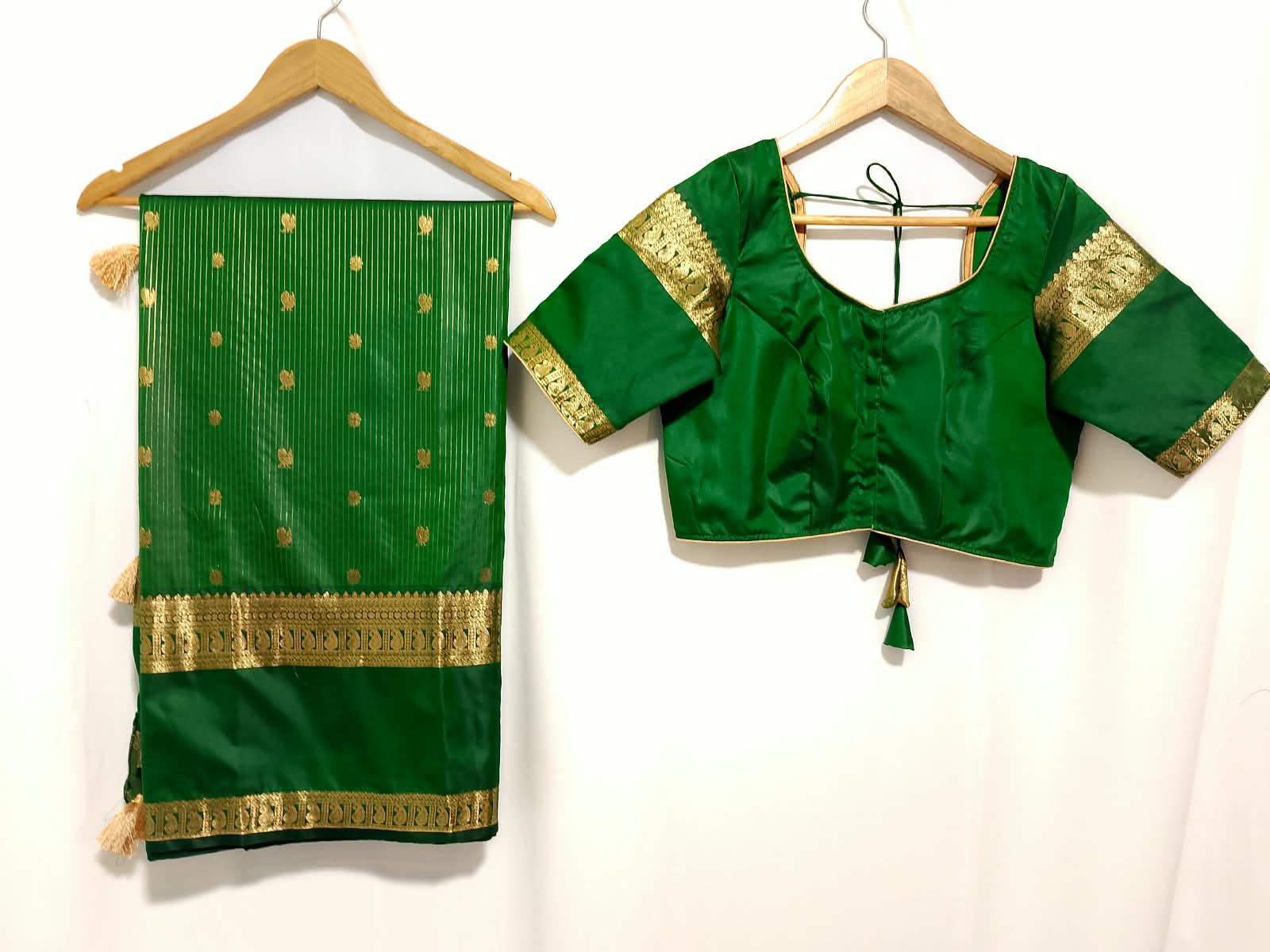 N1410 : Ready To Ship Beautiful Vintage Gadwal Saree With Stitched Blouse N1410 : Ready To Ship Beautiful Vintage Gadwal Saree With Stitched Blouse