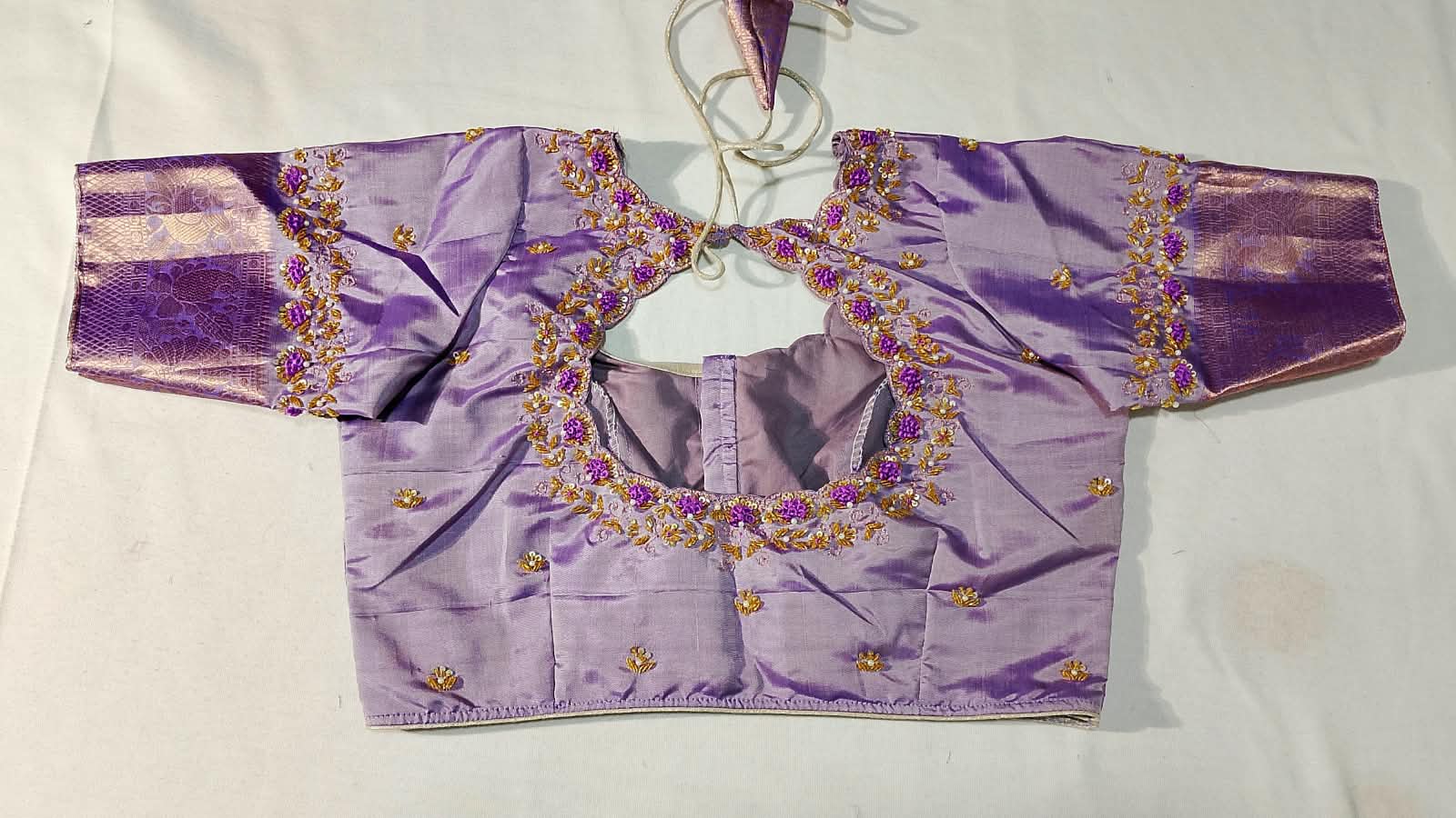 N1437 : Ready To Ship Beautiful Saree With Stitched Blouse N1437 : Ready To Ship Beautiful Saree With Stitched Blouse