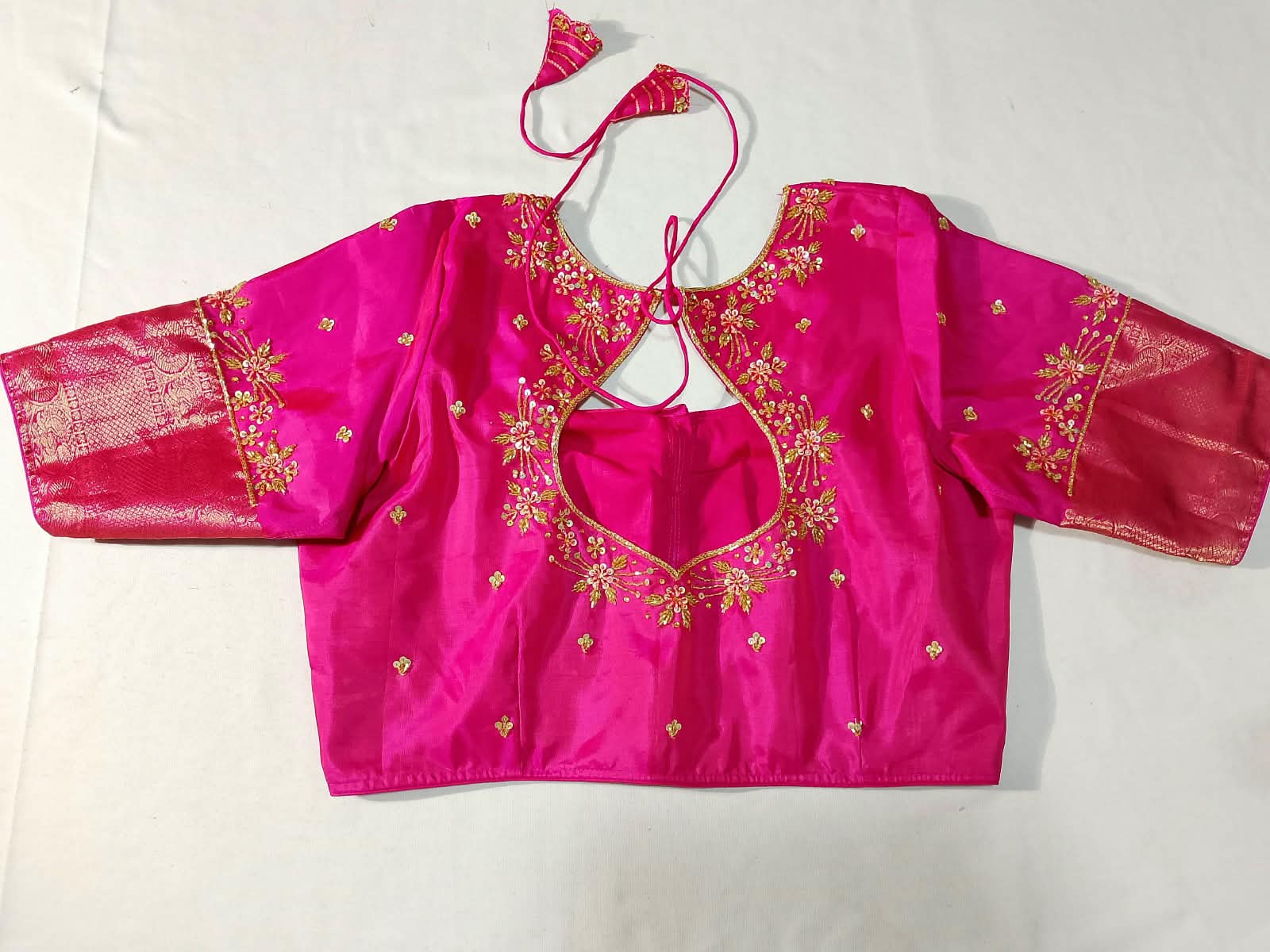 N1438 : Ready To Ship Beautiful Saree With Stitched Blouse N1438 : Ready To Ship Beautiful Saree With Stitched Blouse