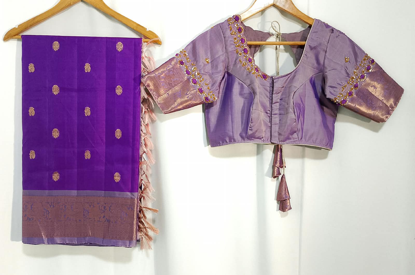 N1437 : Ready To Ship Beautiful Saree With Stitched Blouse N1437 : Ready To Ship Beautiful Saree With Stitched Blouse