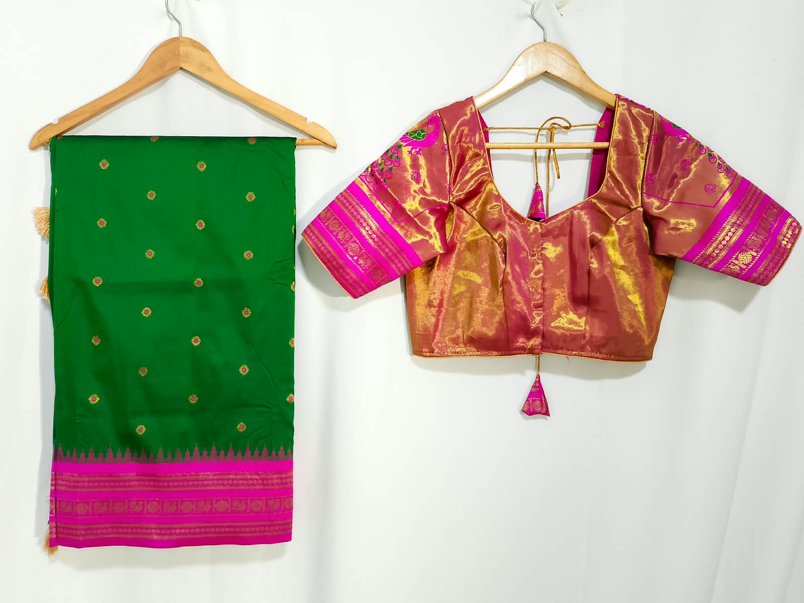 N1452 : Ready To Ship Beautiful Saree With Stitched Blouse
