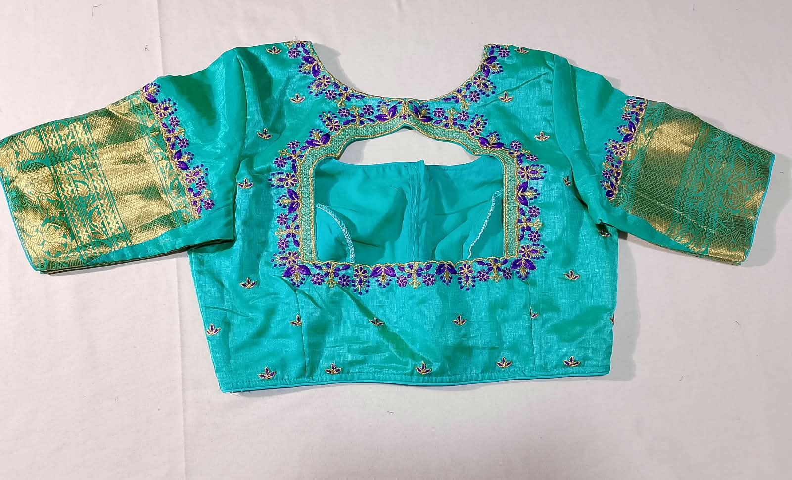 N1473 : Ready To Ship Beautiful Saree With Stitched Blouse N1473 : Ready To Ship Beautiful Saree With Stitched Blouse