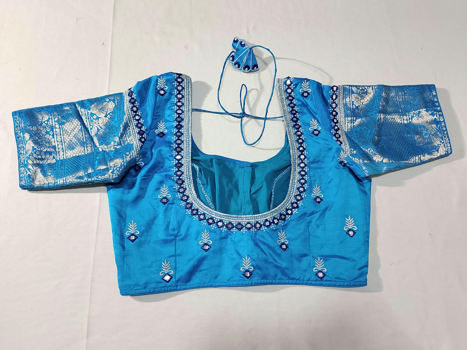 N1472 : Ready To Ship Beautiful Saree With Stitched Blouse N1472 : Ready To Ship Beautiful Saree With Stitched Blouse