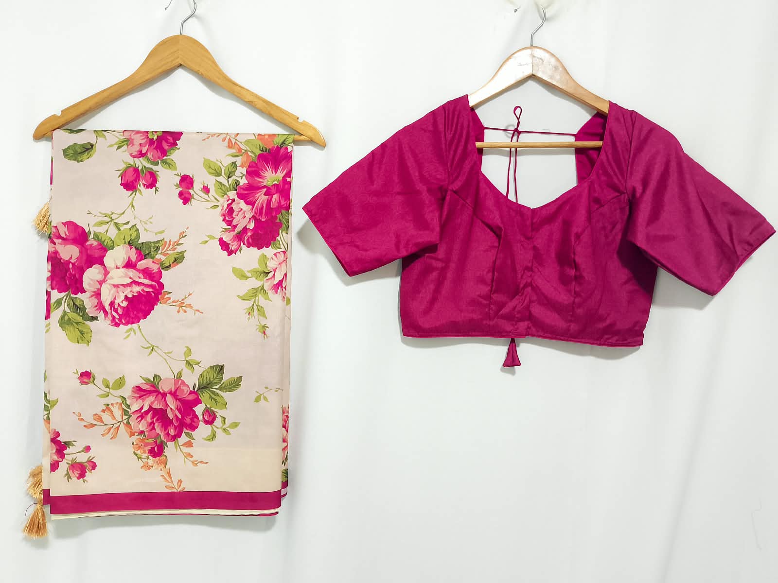 N1449 : Ready To Ship Beautiful Desginer Saree With Stitched Blouse N1449 : Ready To Ship Beautiful Desginer Saree With Stitched Blouse